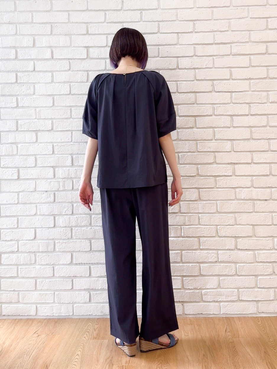 𝐜𝐡𝐢𝐤𝐚さんの「SHOO･LA･RUE｜【S-LL/洗濯機可/セットアップ可】軽凛(かろりん) ひんやりタックブラウス」を使ったコーディネート