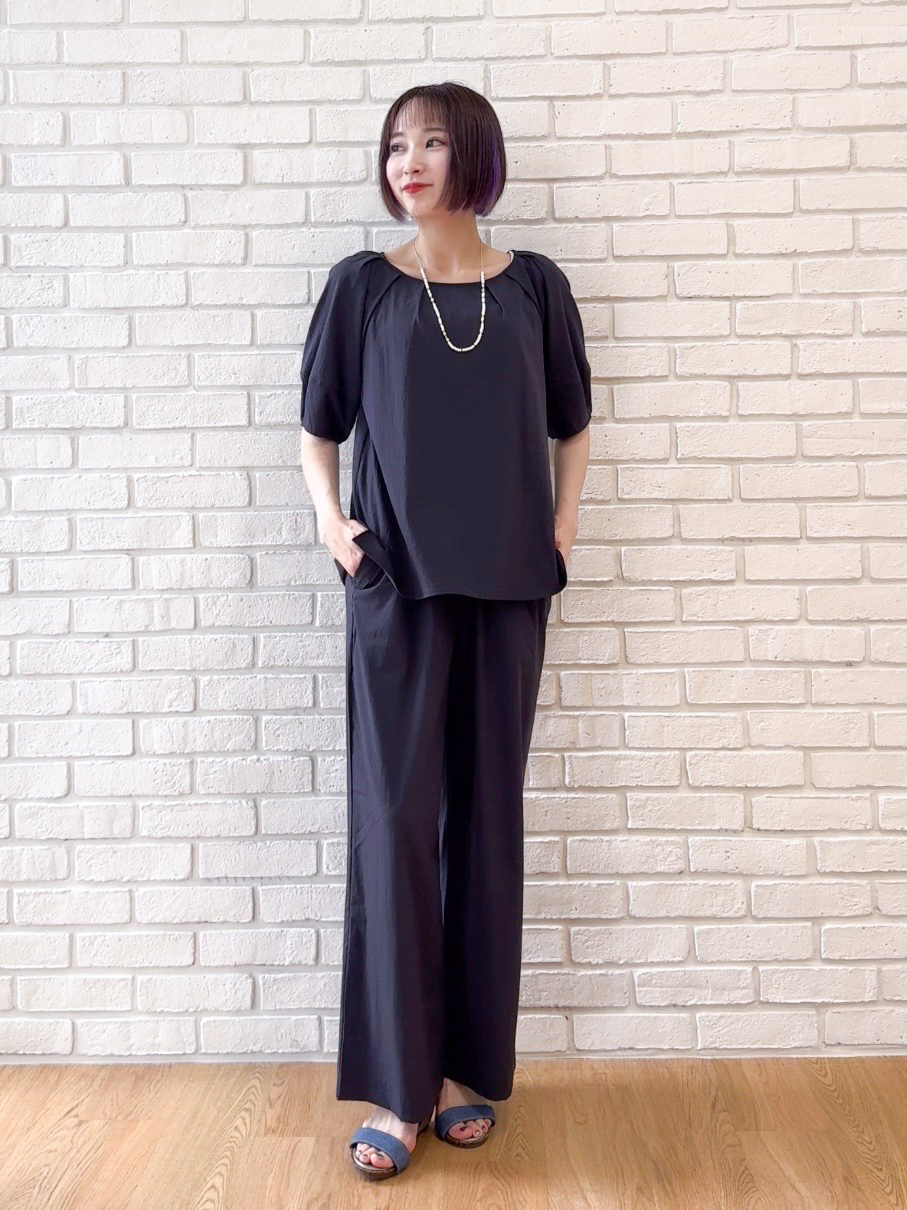 𝐜𝐡𝐢𝐤𝐚さんの「SHOO･LA･RUE｜【S-LL/洗濯機可/セットアップ可】軽凛(かろりん) ひんやりタックブラウス」を使ったコーディネート