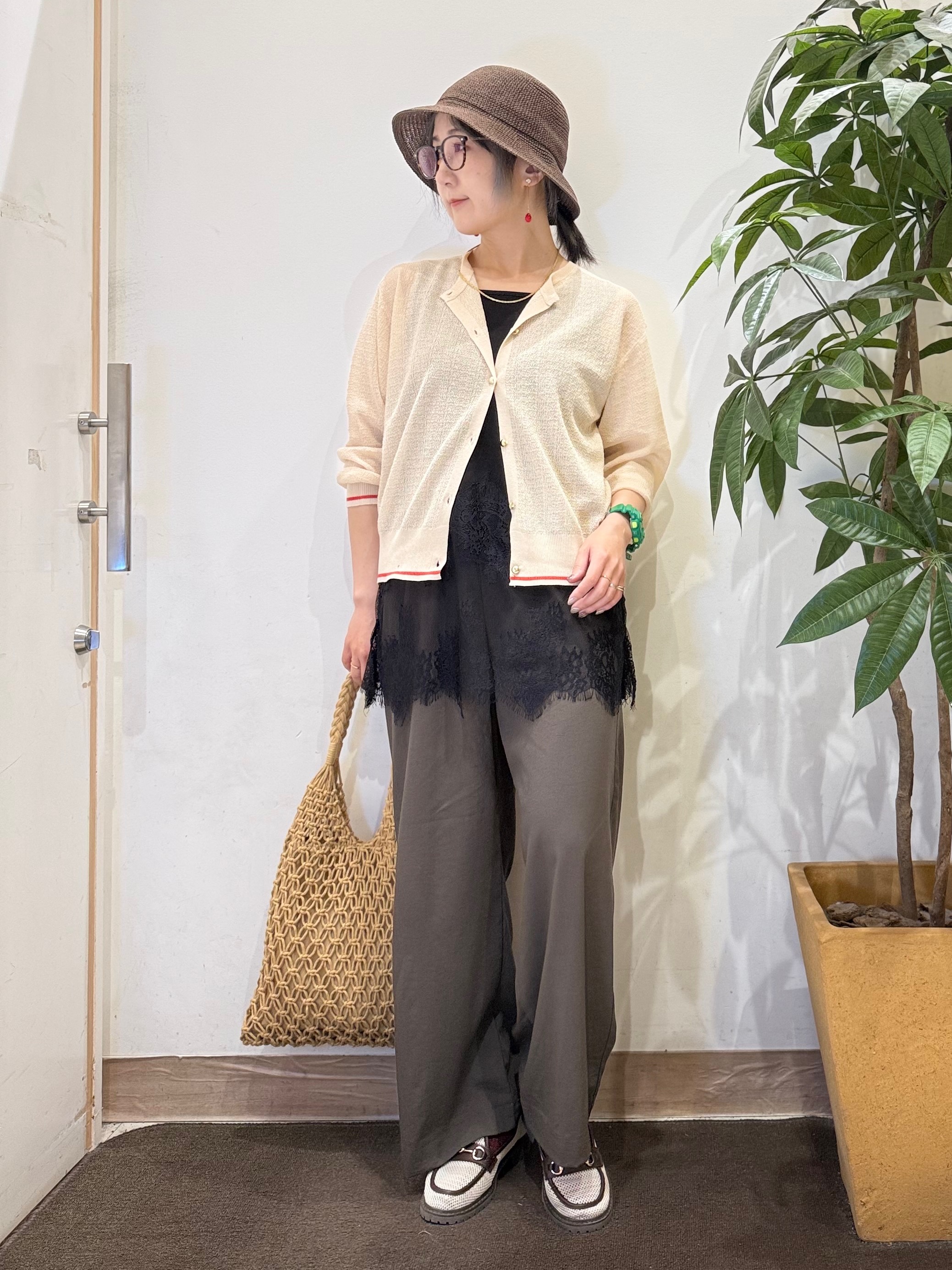 misakiさんの「SHOO･LA･RUE｜【S-LL/洗濯機可】さらっとタッチ ほんのりシアーカーディガン」を使ったコーディネート