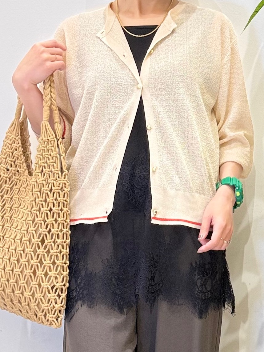 misakiさんの「SHOO･LA･RUE｜【S-LL/洗濯機可】さらっとタッチ ほんのりシアーカーディガン」を使ったコーディネート