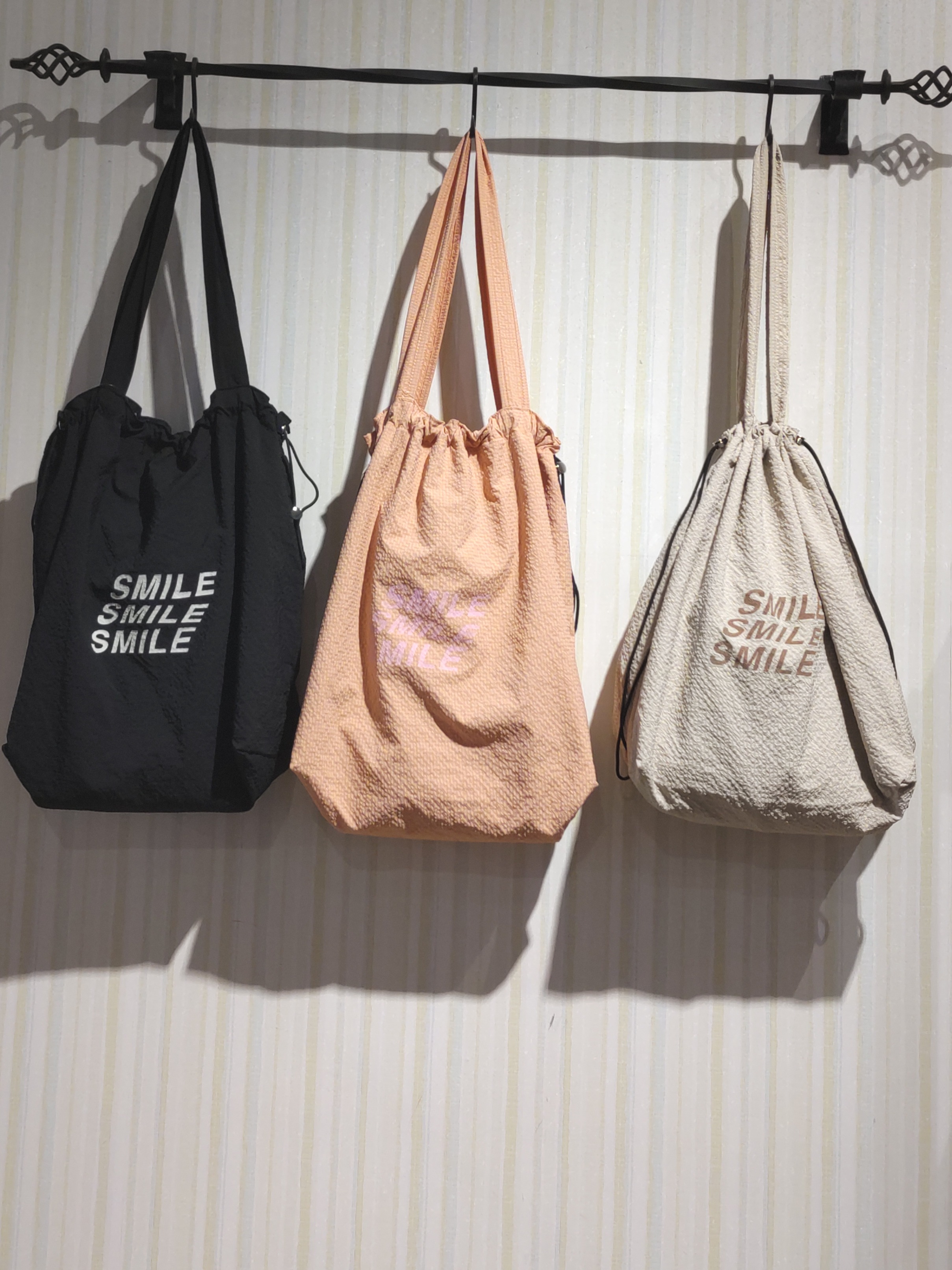 shimaさんの「SHOO･LA･RUE｜ロゴプリントトートバッグ」を使ったコーディネート