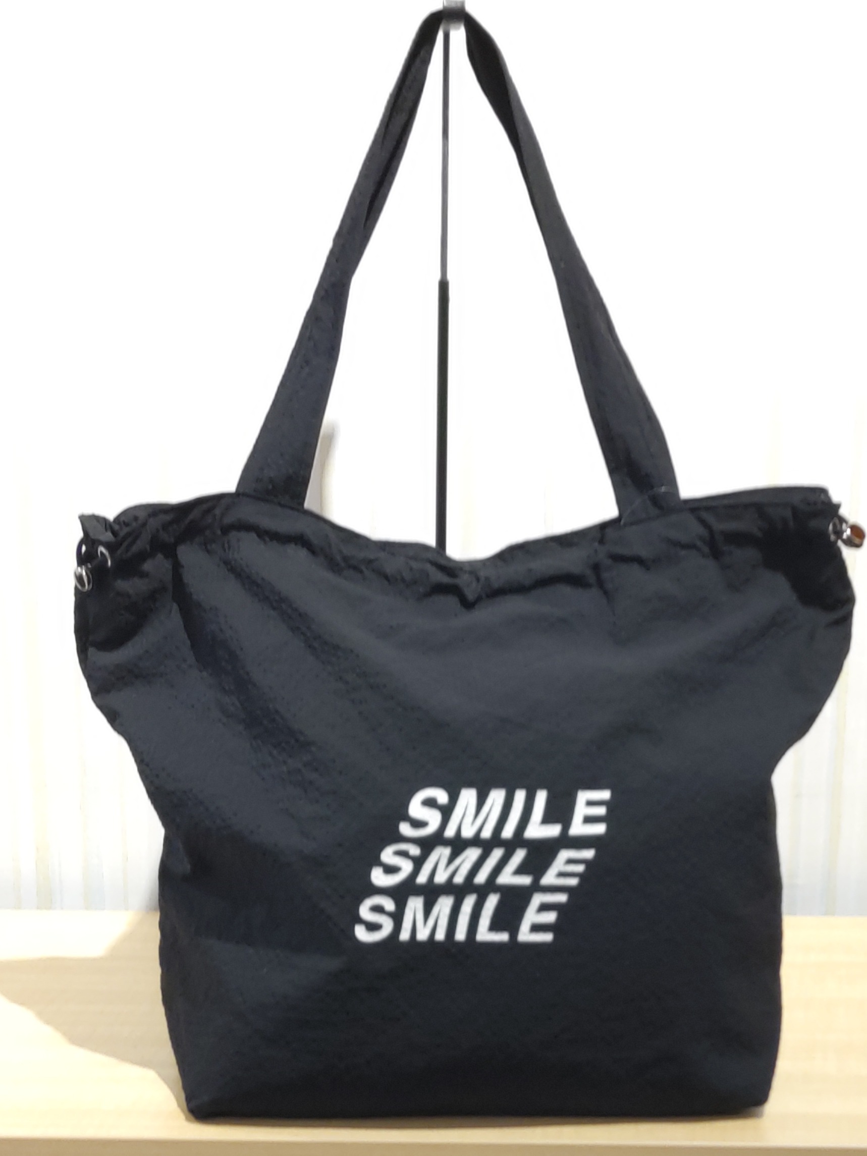 shimaさんの「SHOO･LA･RUE｜ロゴプリントトートバッグ」を使ったコーディネート
