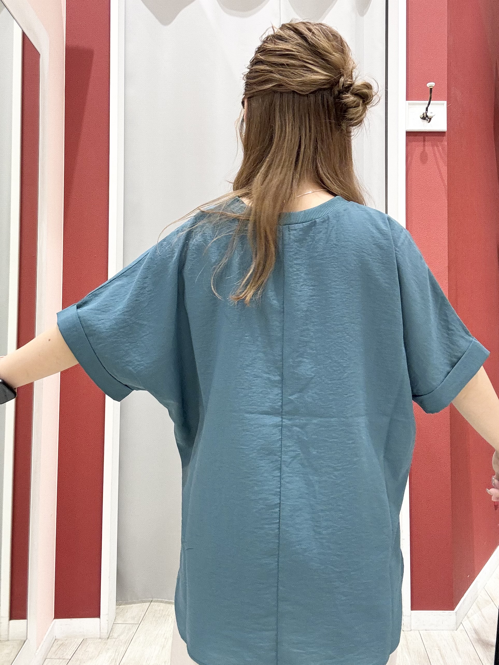 shioさんの「SHOO･LA･RUE｜【ひんやり/着丈選べる/体型カバー】洗濯後しわになりにくい さらさらドルマンブラウス」を使ったコーディネート