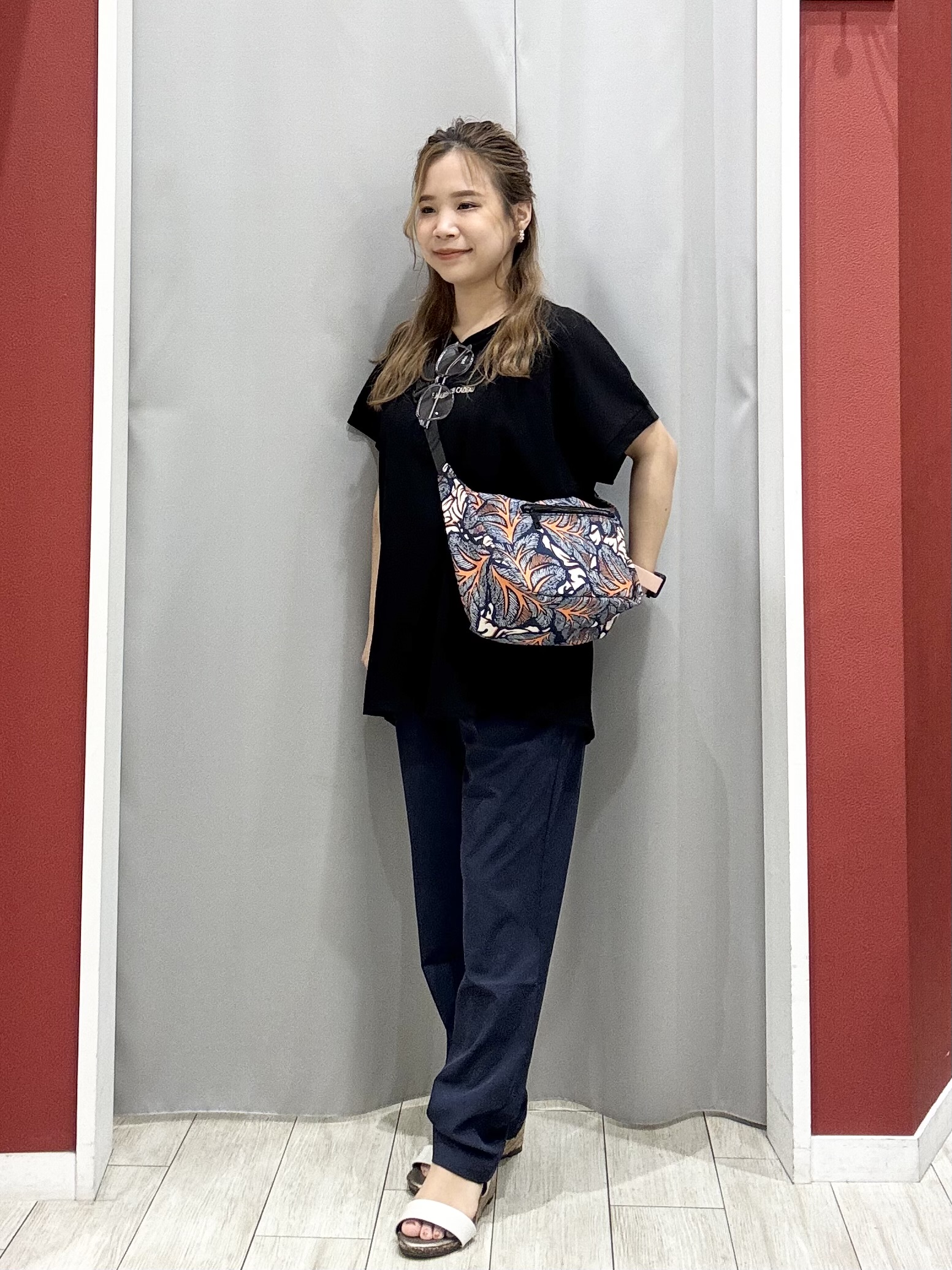 shioさんの「SHOO･LA･RUE｜【汗じみ防止/ひんやり/S-LL】インせず着られる 刺繍ロゴTシャツ」を使ったコーディネート