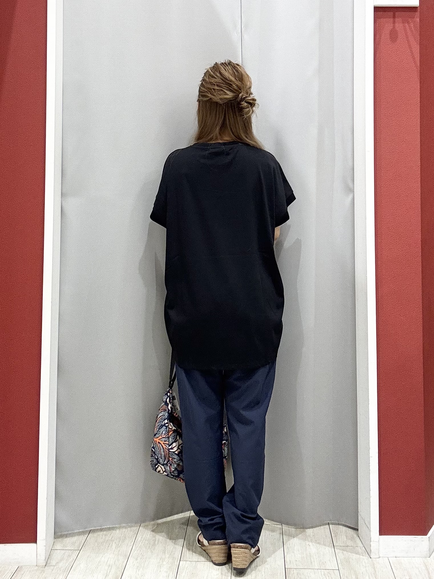 shioさんの「SHOO･LA･RUE｜【汗じみ防止/ひんやり/S-LL】インせず着られる 刺繍ロゴTシャツ」を使ったコーディネート