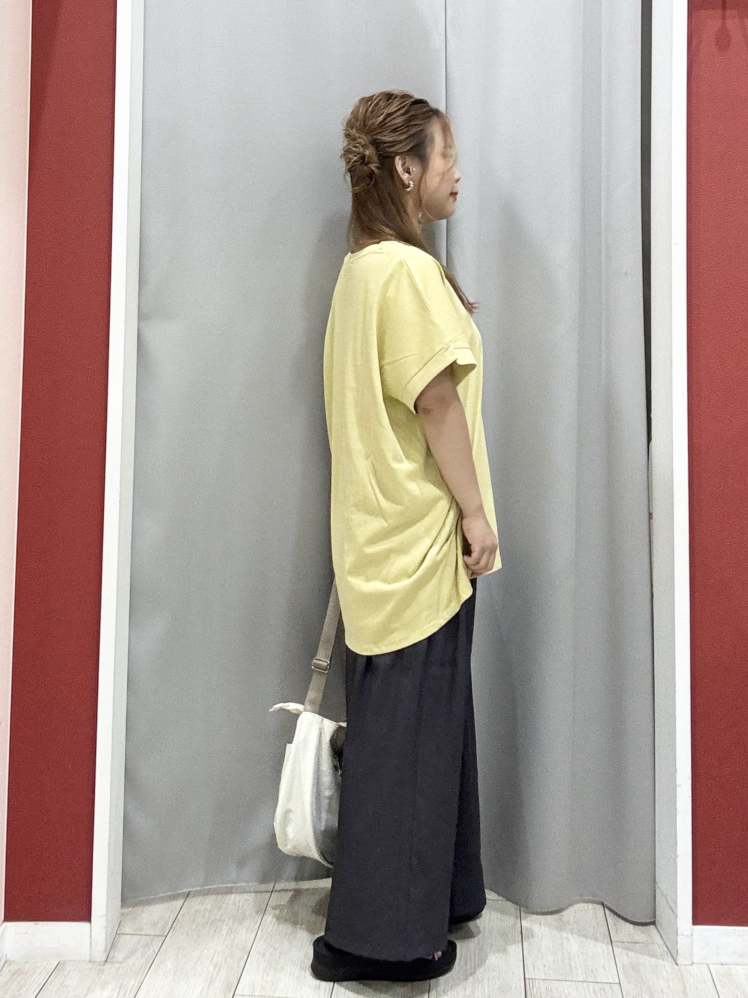 shioさんの「SHOO･LA･RUE｜【汗じみ防止/ひんやり/S-LL】インせず着られる 刺繍ロゴTシャツ」を使ったコーディネート