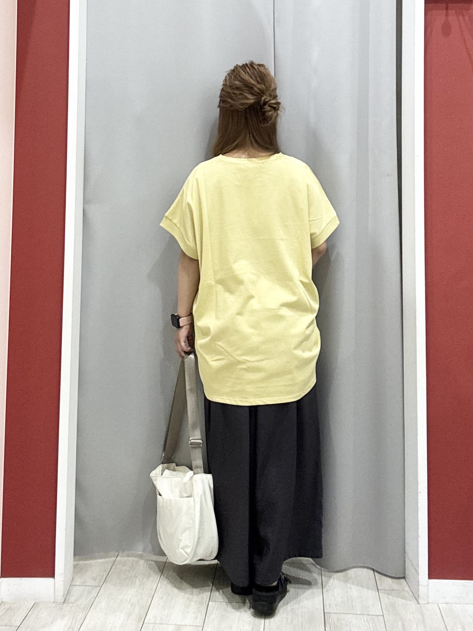 shioさんの「SHOO･LA･RUE｜【汗じみ防止/ひんやり/S-LL】インせず着られる 刺繍ロゴTシャツ」を使ったコーディネート