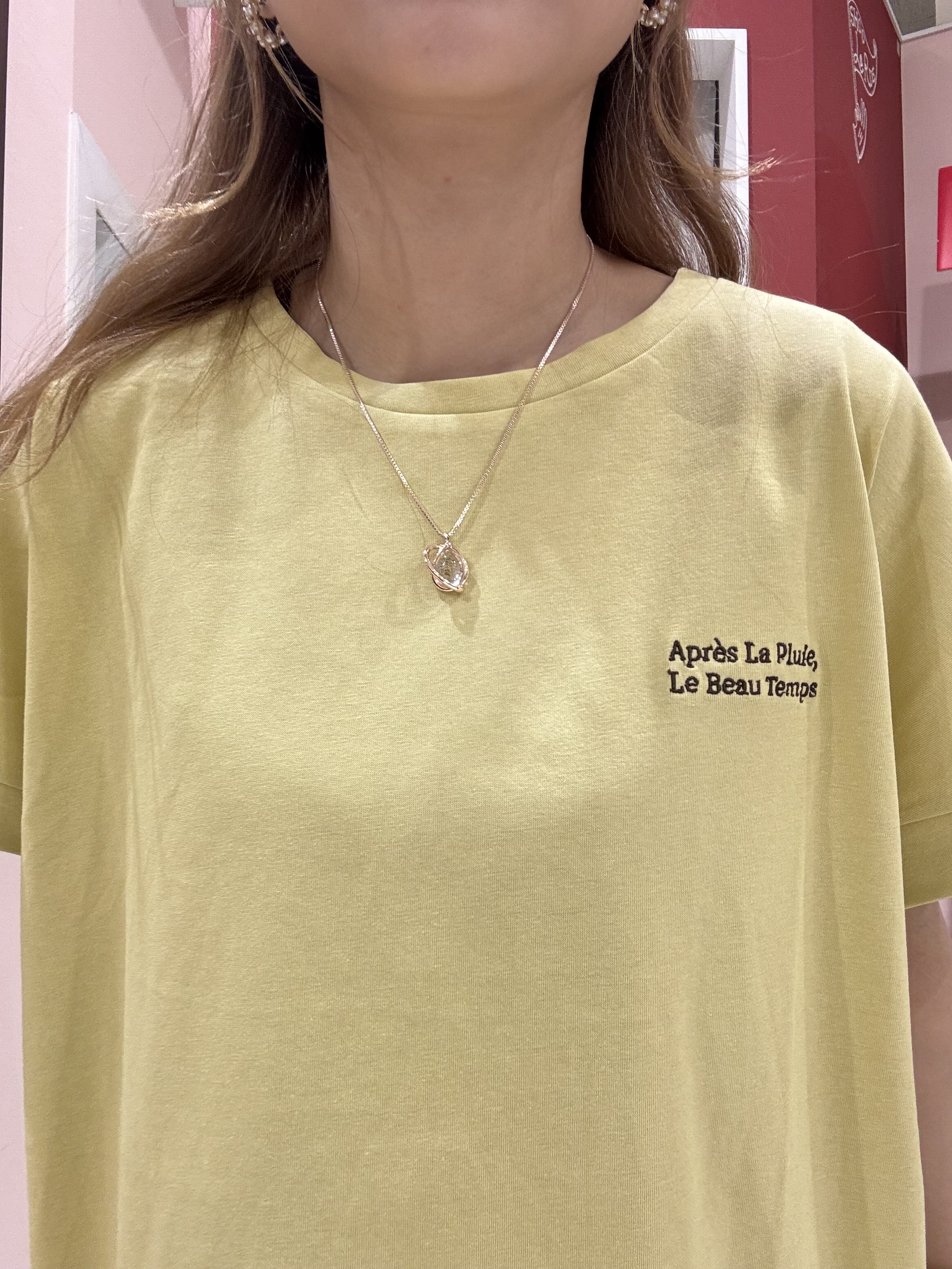 shioさんの「SHOO･LA･RUE｜【汗じみ防止/ひんやり/S-LL】インせず着られる 刺繍ロゴTシャツ」を使ったコーディネート
