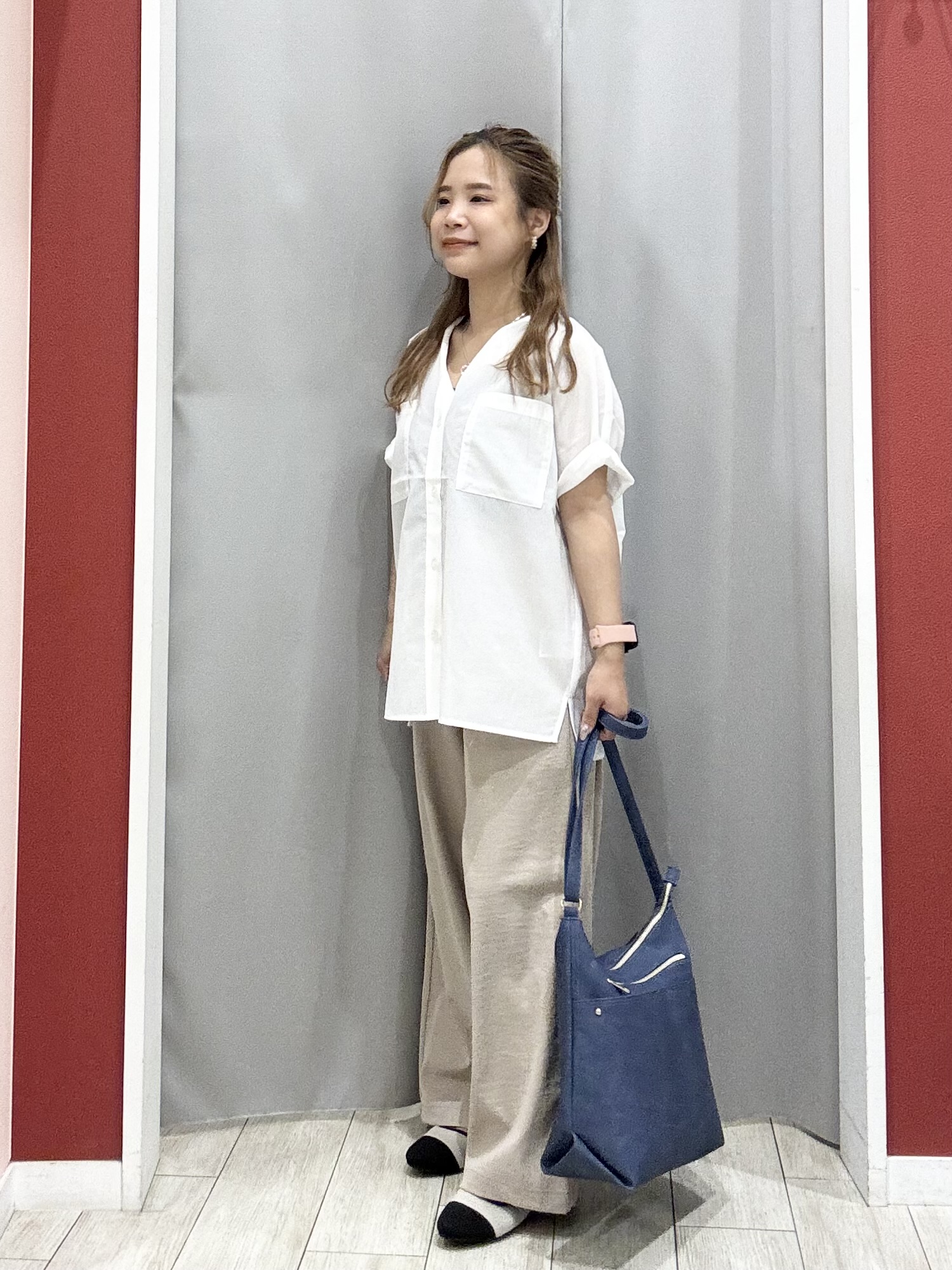 shioさんの「SHOO･LA･RUE｜【さらり快適/洗濯機可/S-LL】風が通り抜ける 半袖バンドカラーシアーシャツ」を使ったコーディネート
