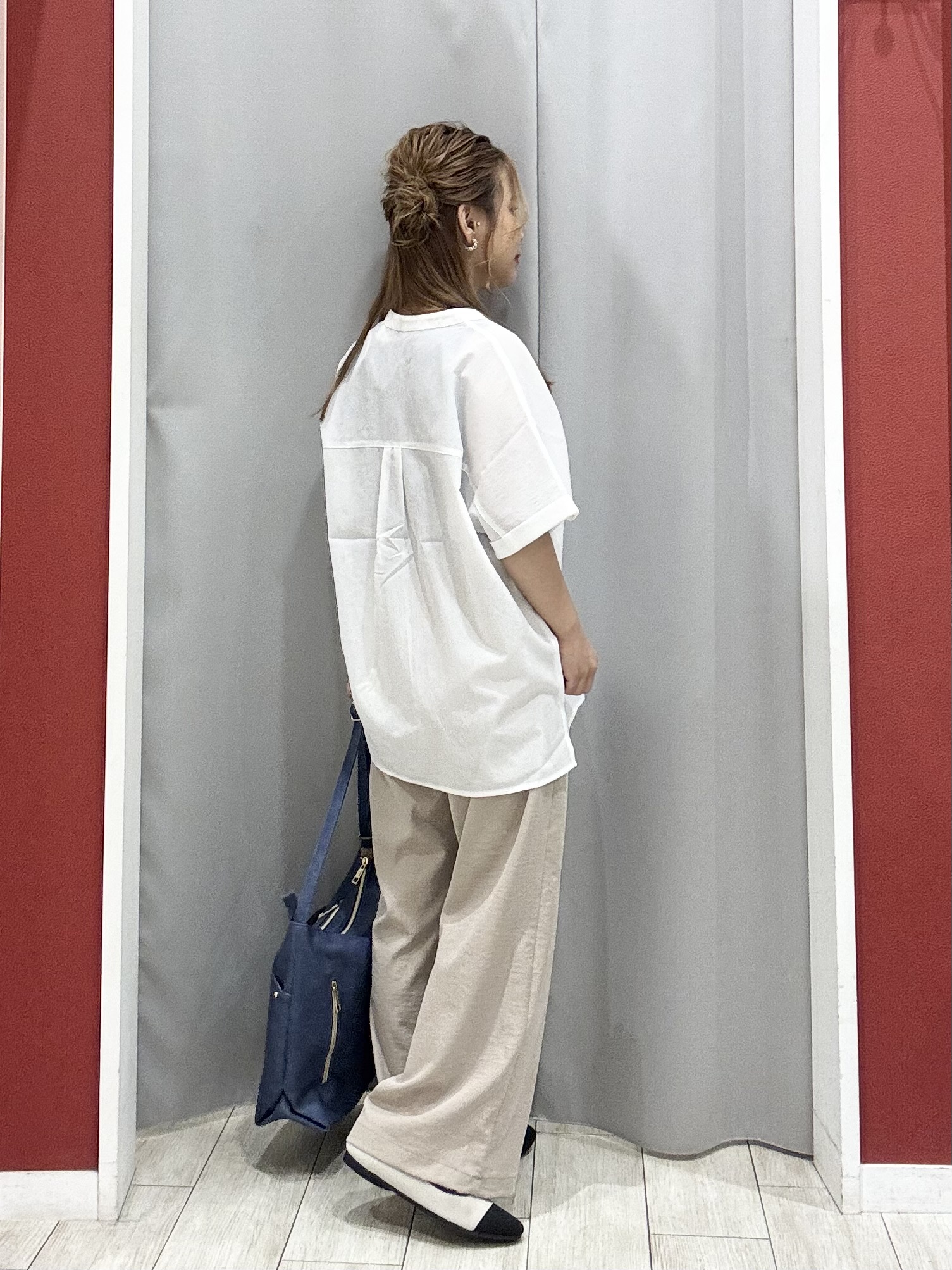 shioさんの「SHOO･LA･RUE｜【さらり快適/洗濯機可/S-LL】風が通り抜ける 半袖バンドカラーシアーシャツ」を使ったコーディネート
