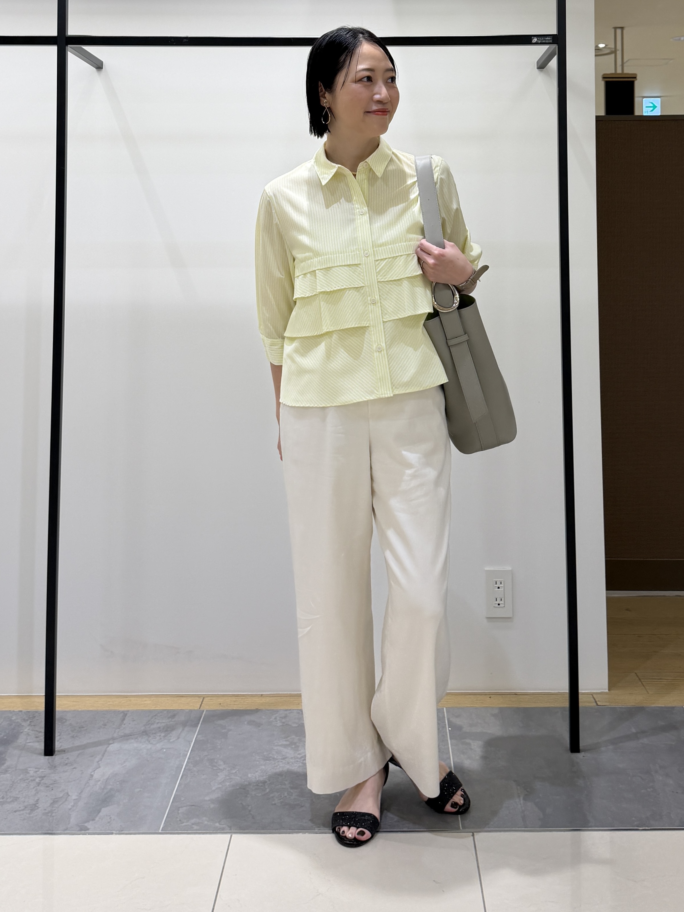 shihoさんの「INDIVI｜【UVケア／吸汗速乾／着映え】ティアードストライプシャツ」を使ったコーディネート