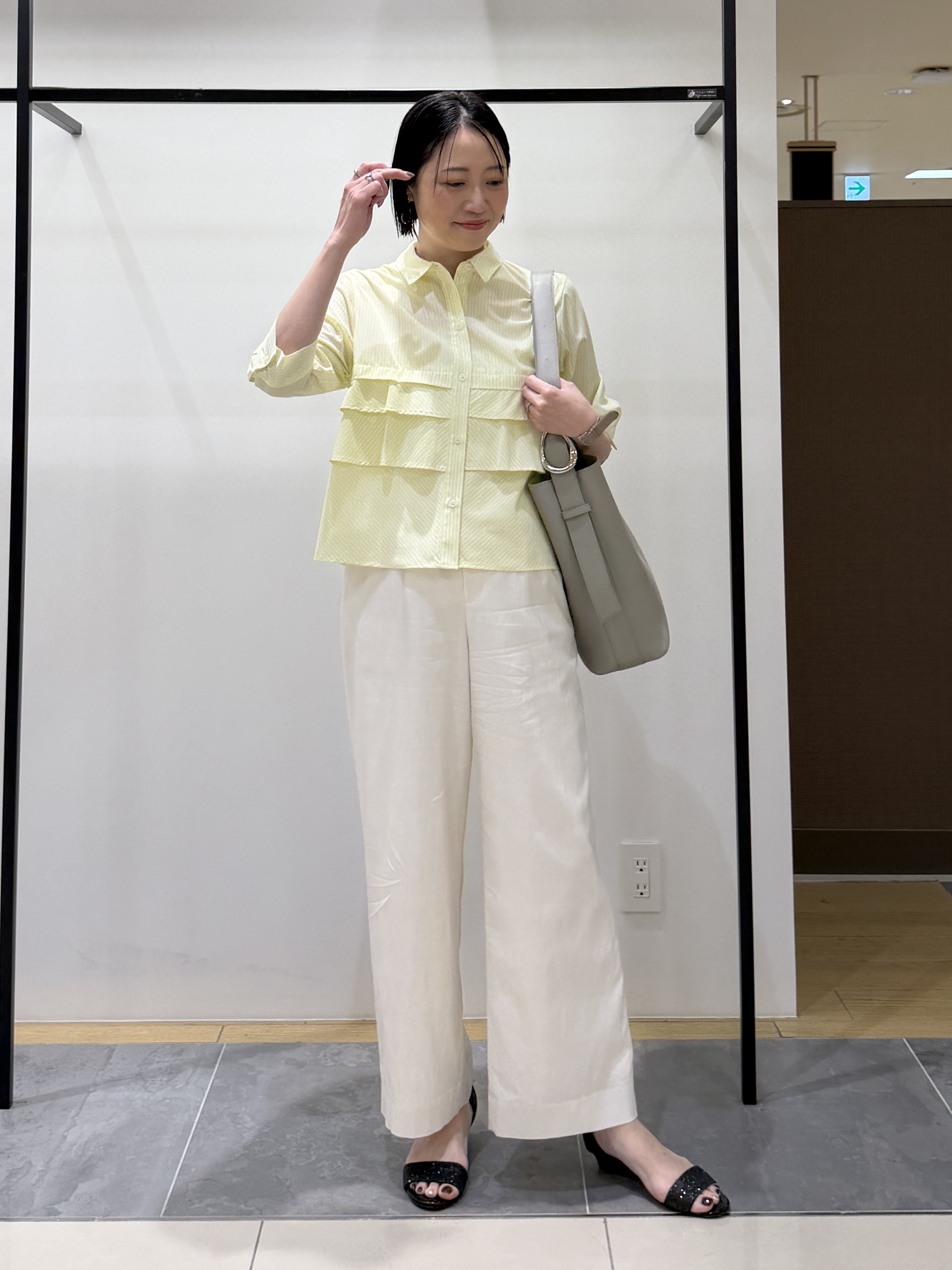 shihoさんの「INDIVI｜【UVケア／吸汗速乾／着映え】ティアードストライプシャツ」を使ったコーディネート