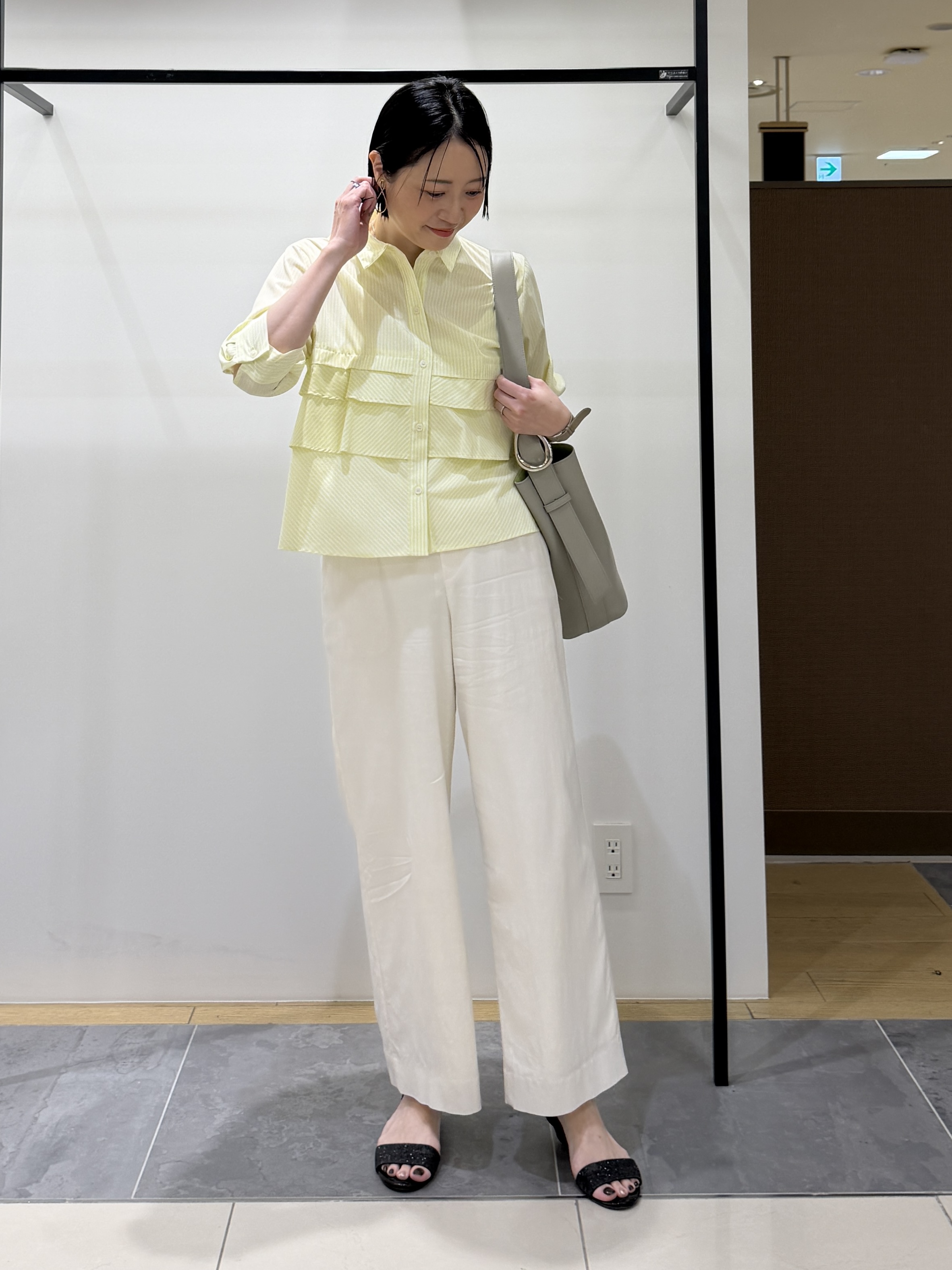 shihoさんの「INDIVI｜【UVケア／吸汗速乾／着映え】ティアードストライプシャツ」を使ったコーディネート