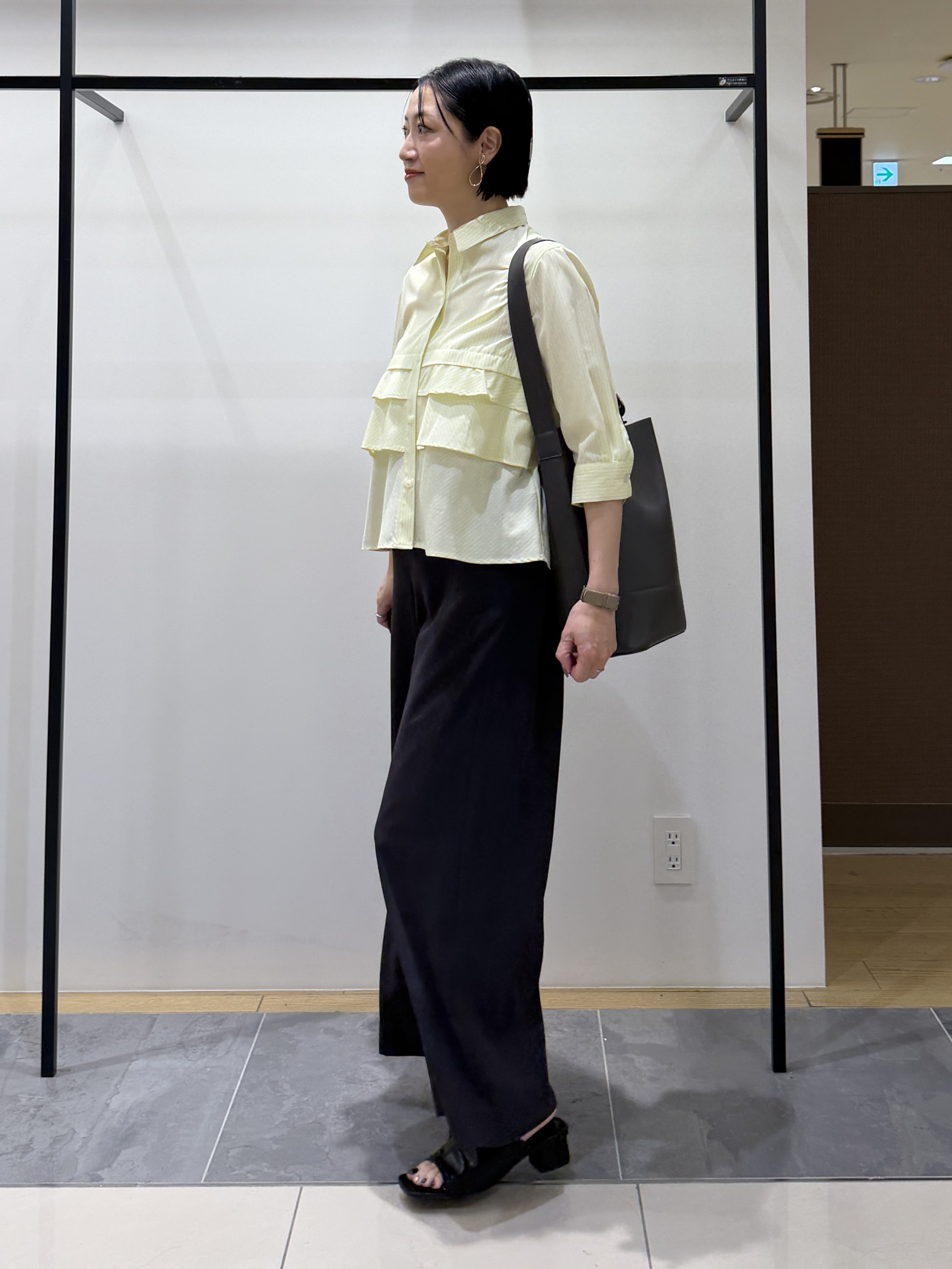 shihoさんの「INDIVI｜【UVケア／吸汗速乾／着映え】ティアードストライプシャツ」を使ったコーディネート