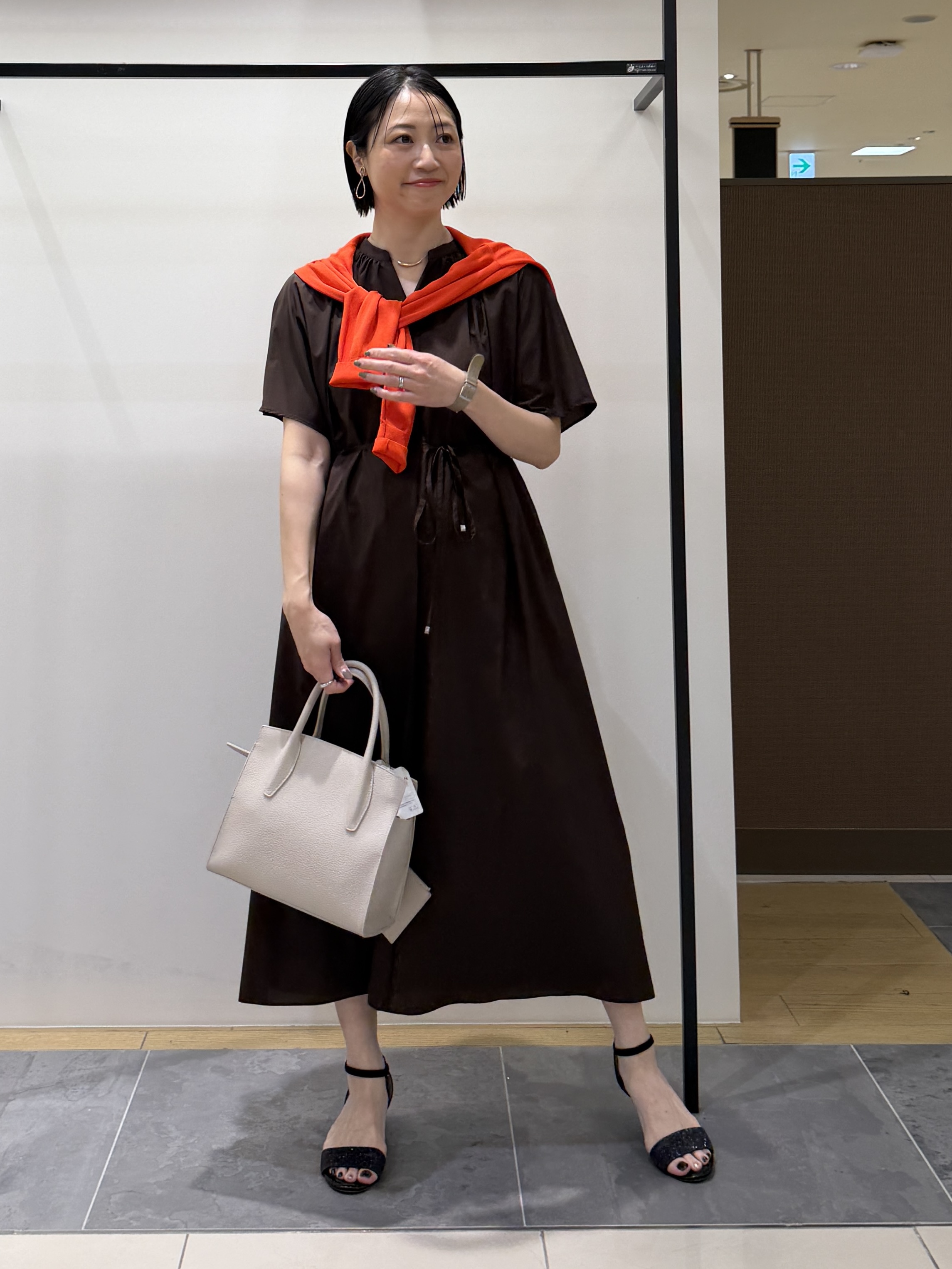 shihoさんの「INDIVI｜【撥水／UVカット】ベルト付きワンピース」を使ったコーディネート
