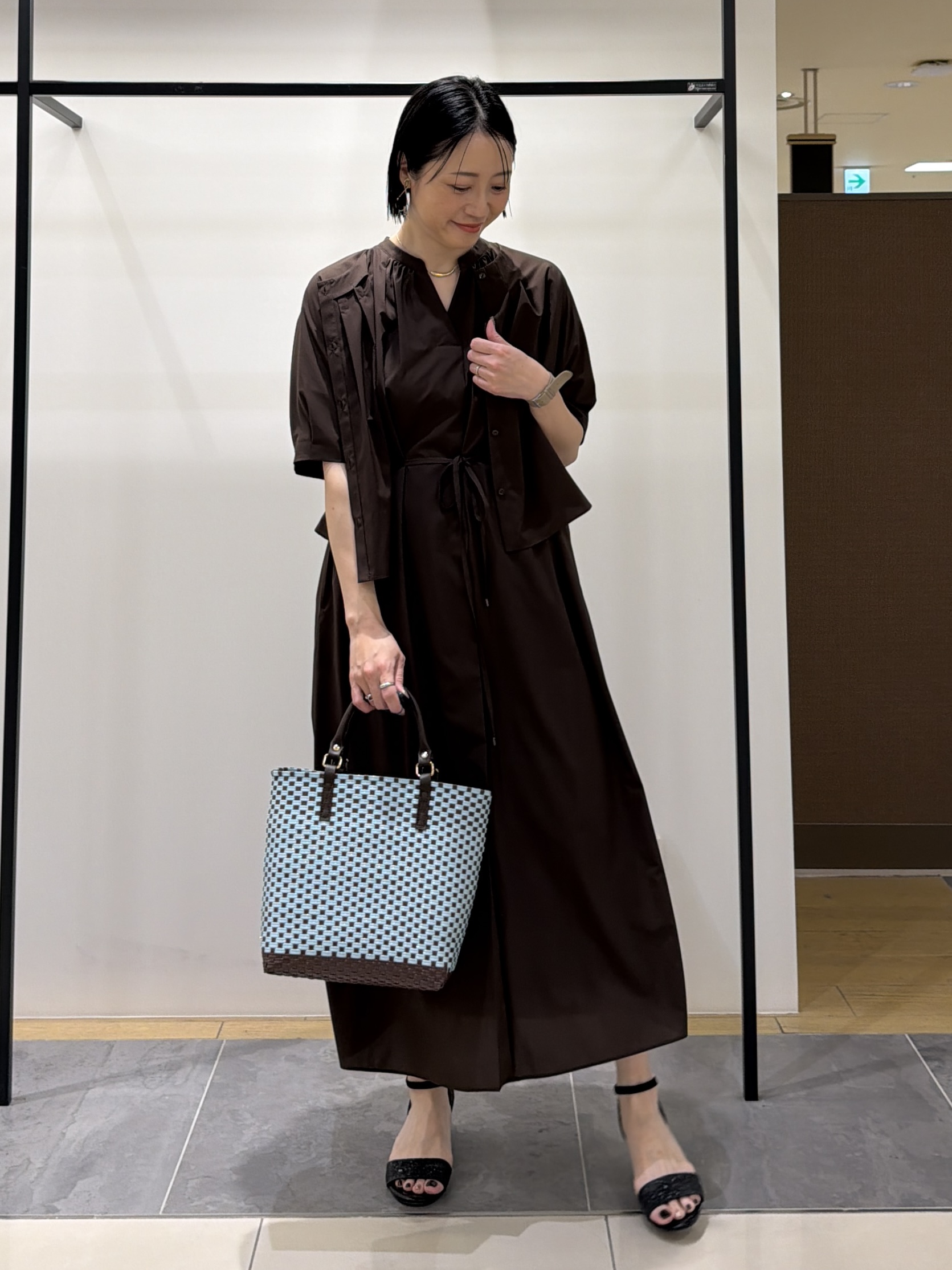 shihoさんの「INDIVI｜【撥水／UVカット】タックデザインブラウス」を使ったコーディネート