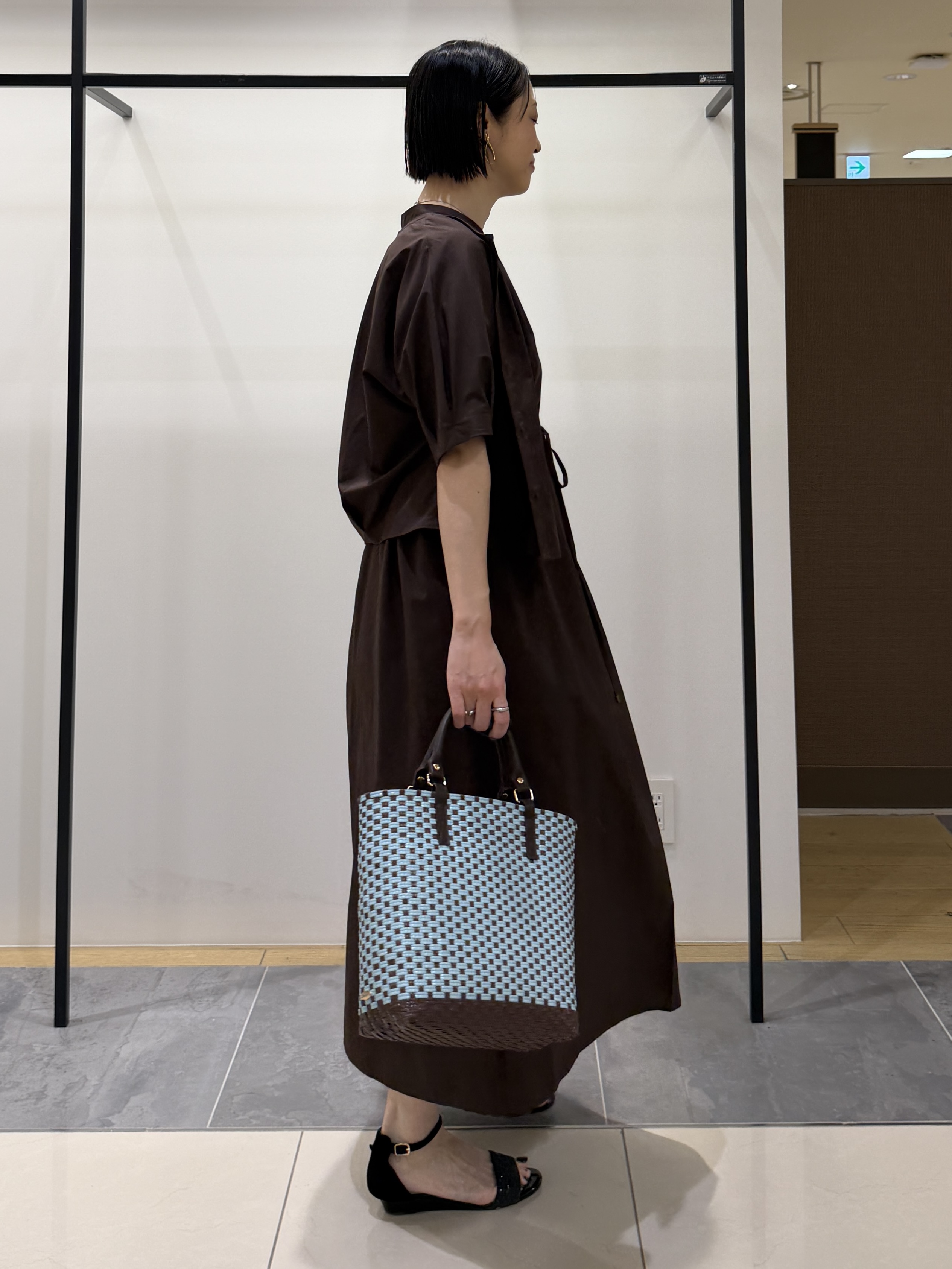 shihoさんの「INDIVI｜【撥水／UVカット】タックデザインブラウス」を使ったコーディネート