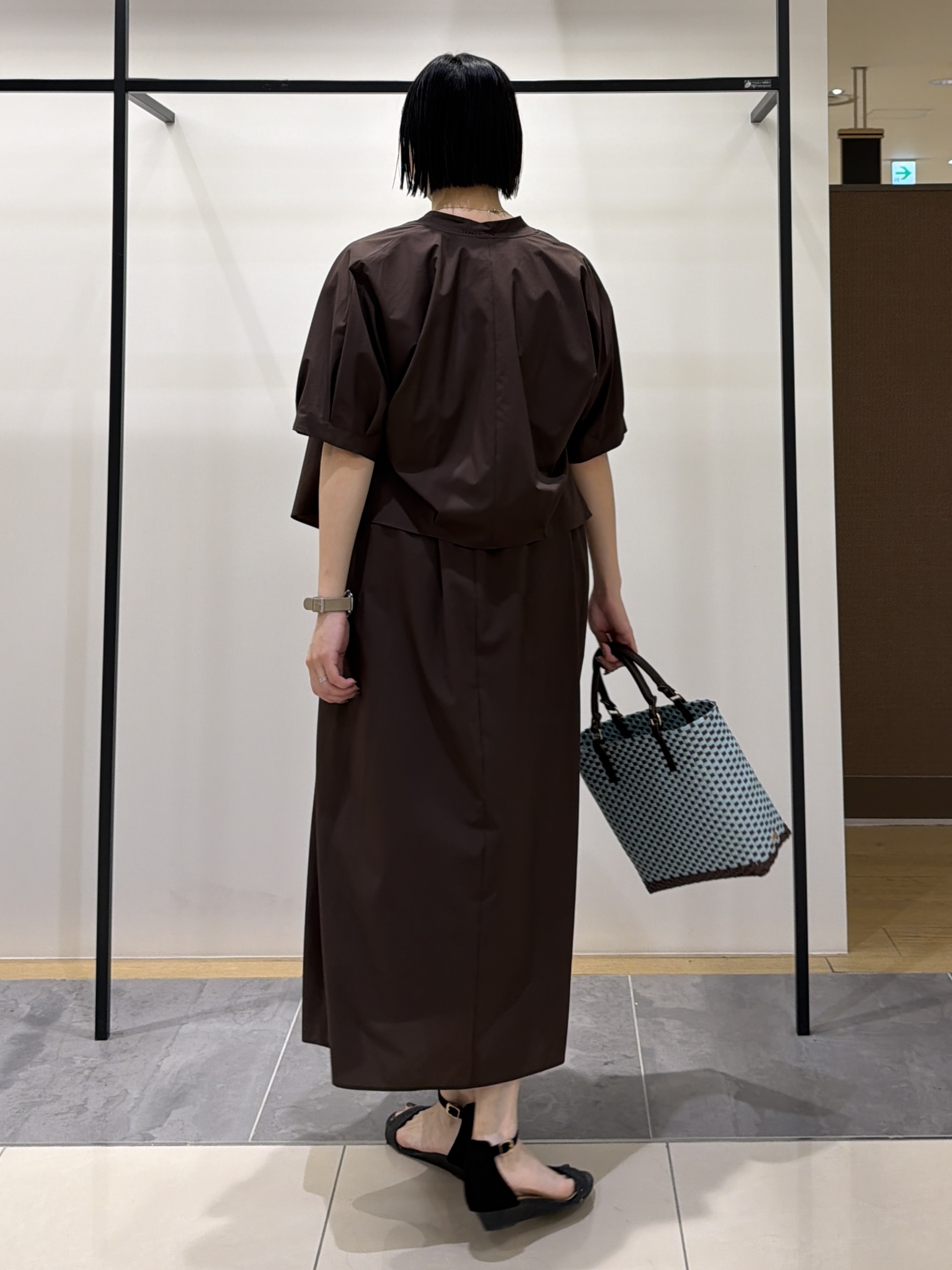 shihoさんの「INDIVI｜【撥水／UVカット】タックデザインブラウス」を使ったコーディネート