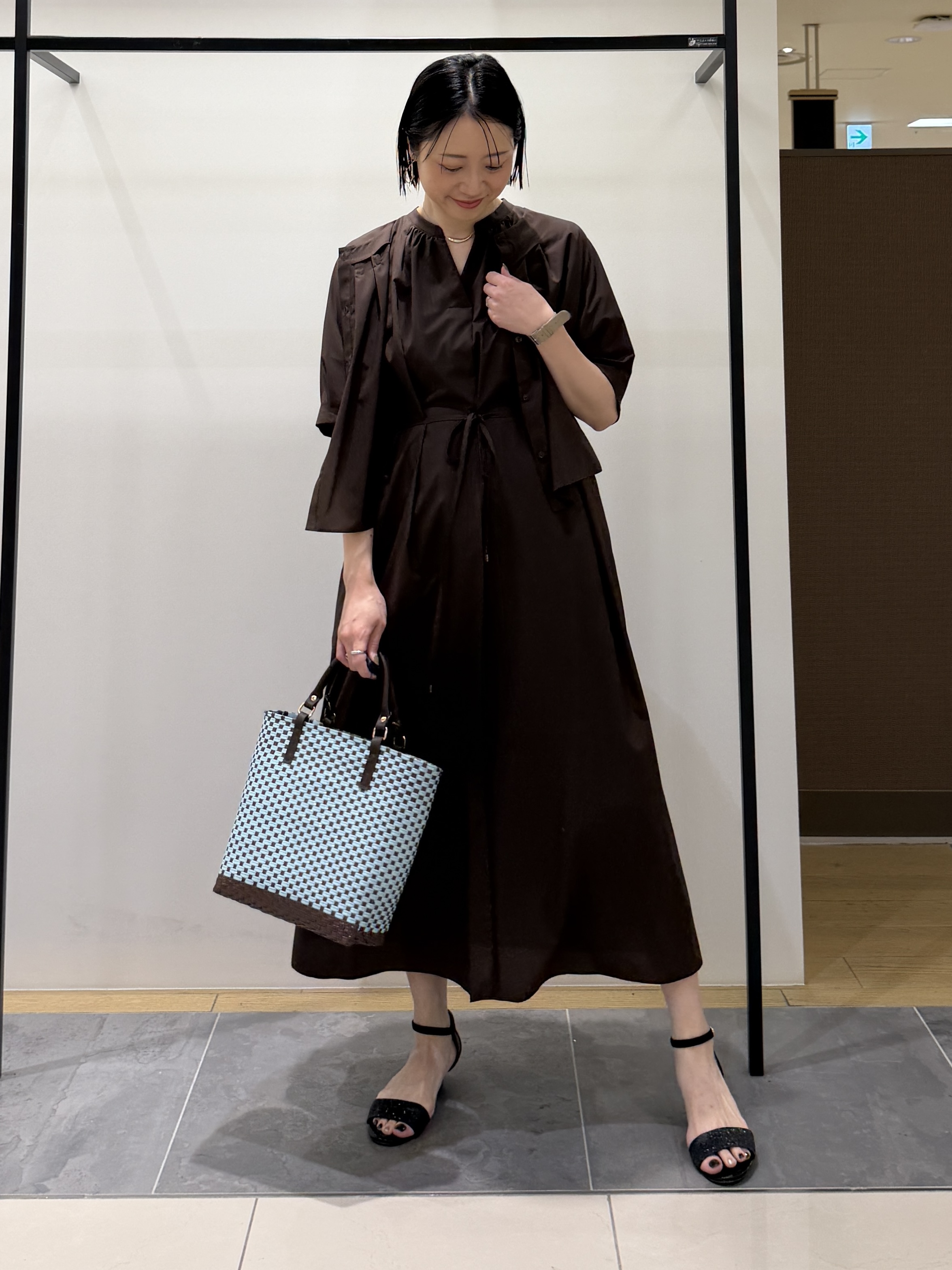 shihoさんの「INDIVI｜【撥水／UVカット】タックデザインブラウス」を使ったコーディネート