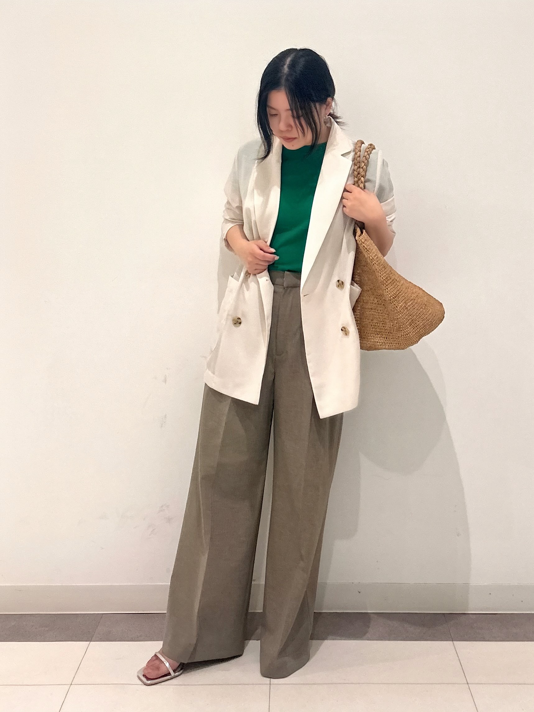 とりみさんの「DRESSTERIOR｜【ウォッシャブル】コットンシルクフレンチスリーブニット」を使ったコーディネート