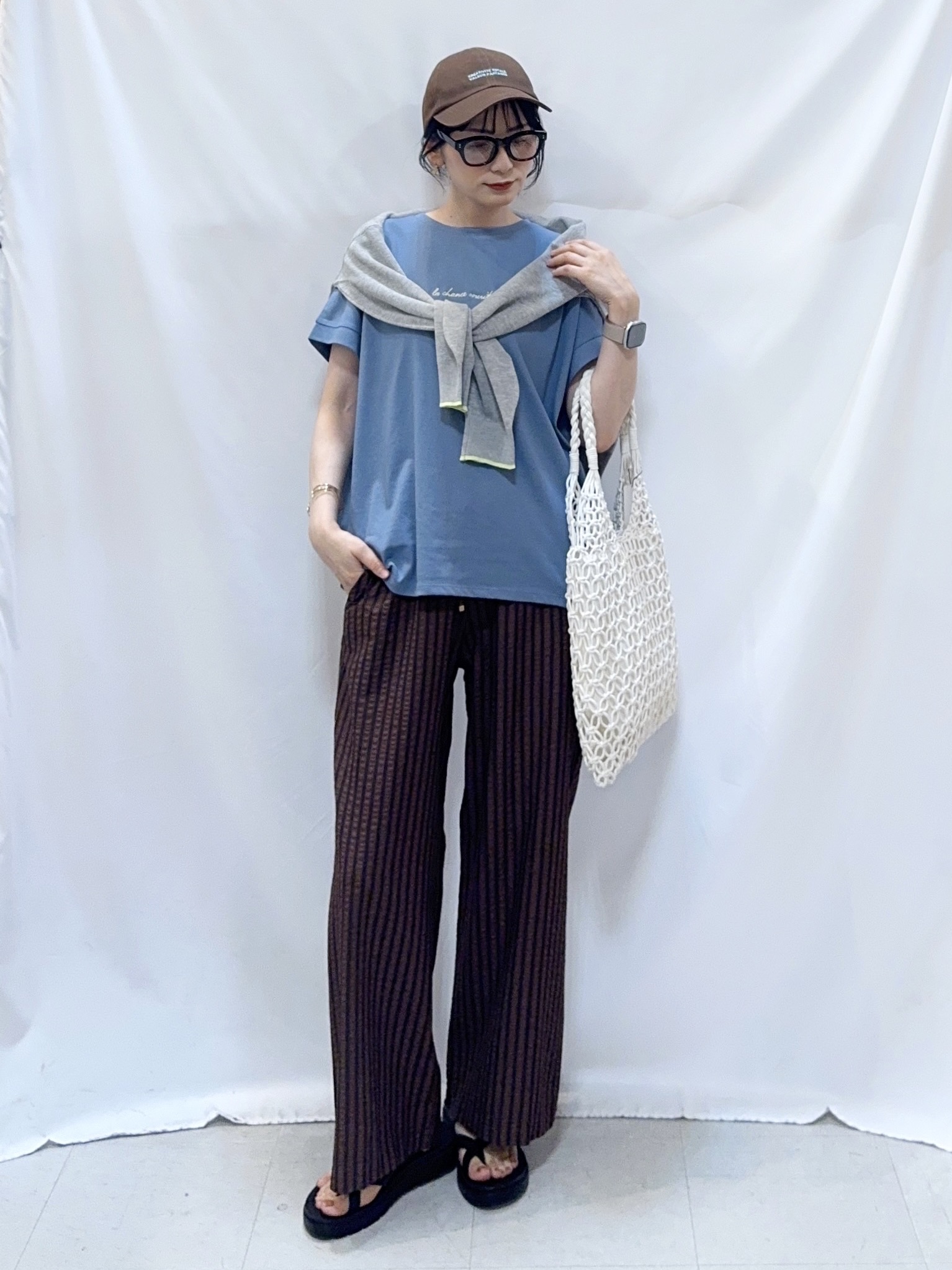 𝐇𝐢𝐫𝐨𝐦𝐢さんの「SHOO･LA･RUE｜【S-LL/洗濯機可】1枚でこなれ見え 配色シアーカーディガン」を使ったコーディネート