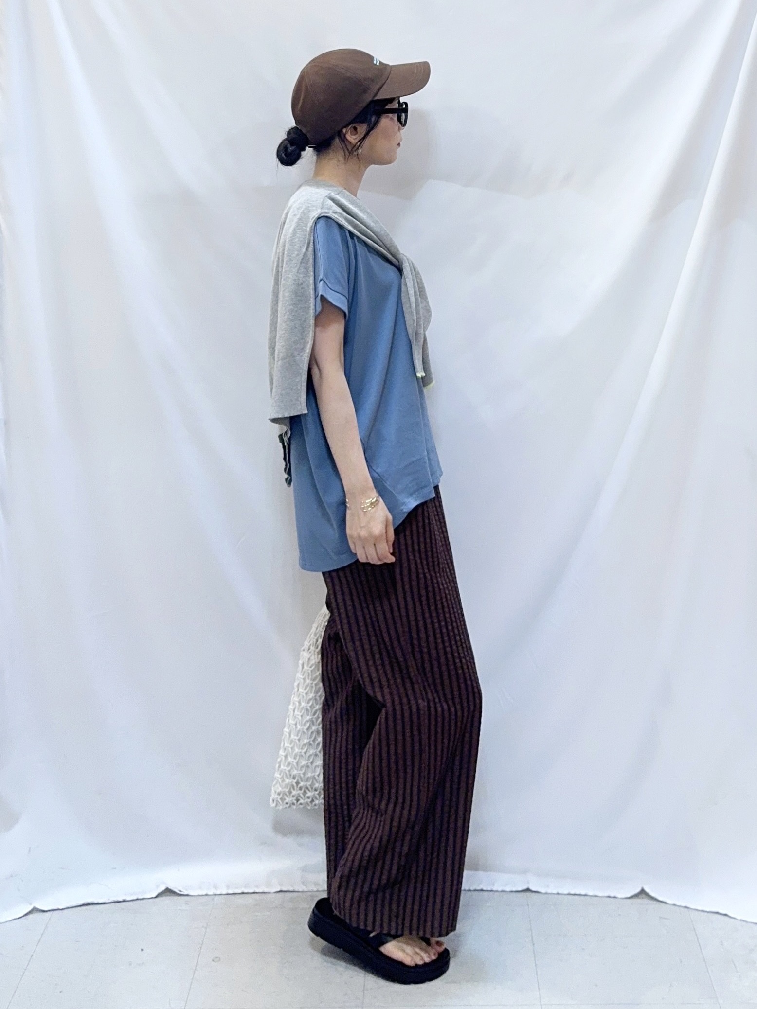𝐇𝐢𝐫𝐨𝐦𝐢さんの「SHOO･LA･RUE｜【S-LL/洗濯機可】1枚でこなれ見え 配色シアーカーディガン」を使ったコーディネート