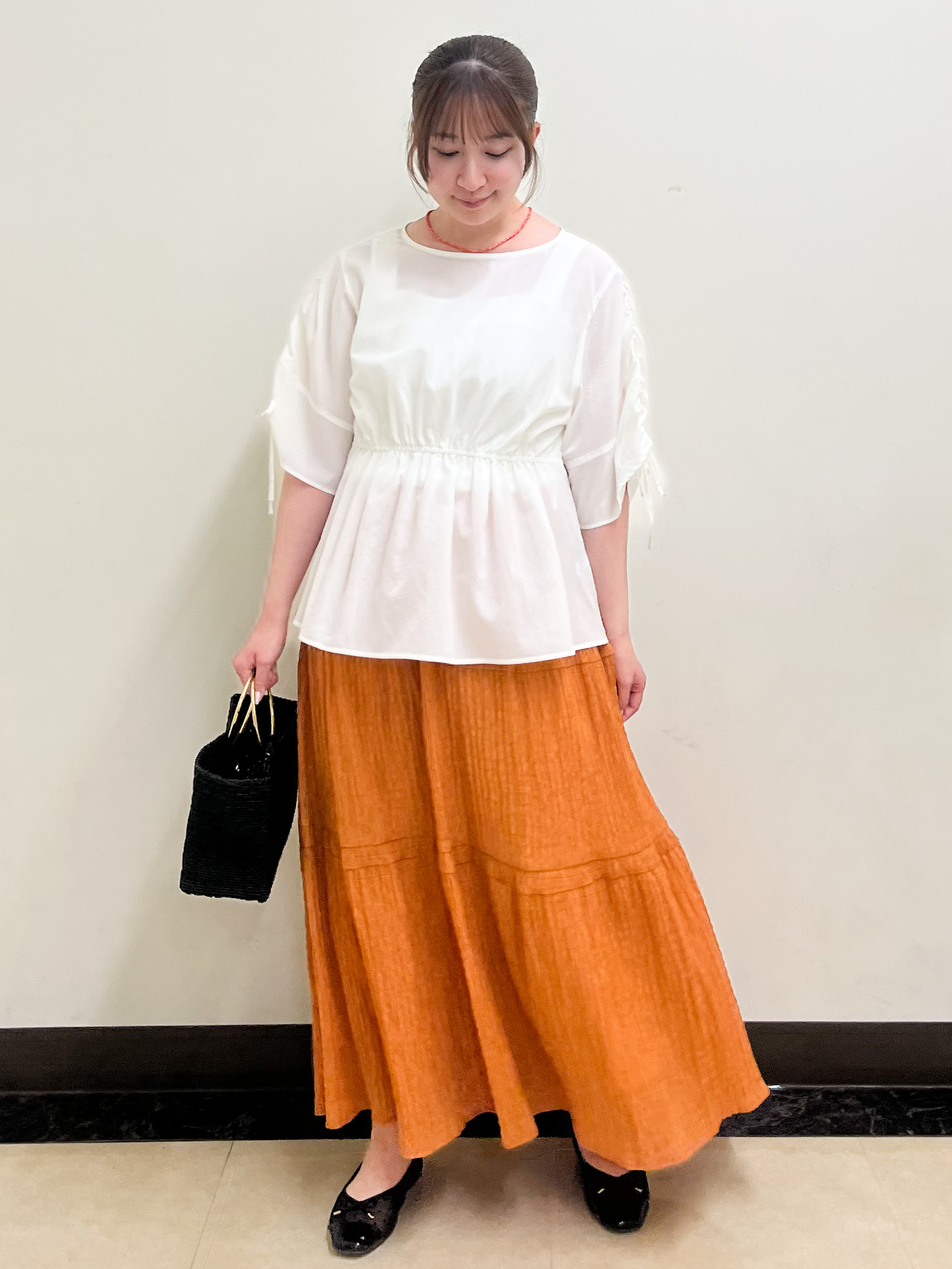 mikikoさんの「Reflect｜【通気性あり／涼しい／マシンウォッシャブル】ウエストギャザーブラウス」を使ったコーディネート