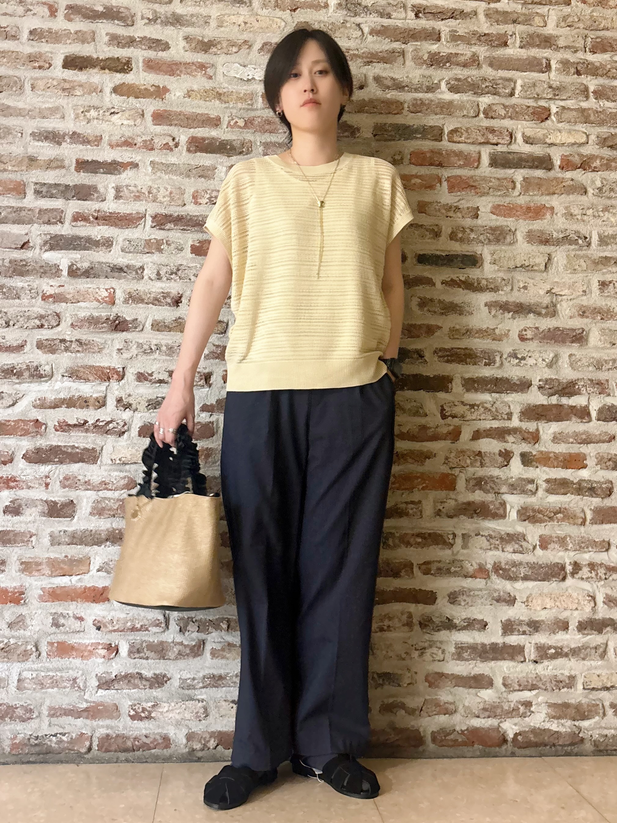 しばさんの「THE SHOP TK｜【2点セット】メッシュニット+タンクトップ」を使ったコーディネート