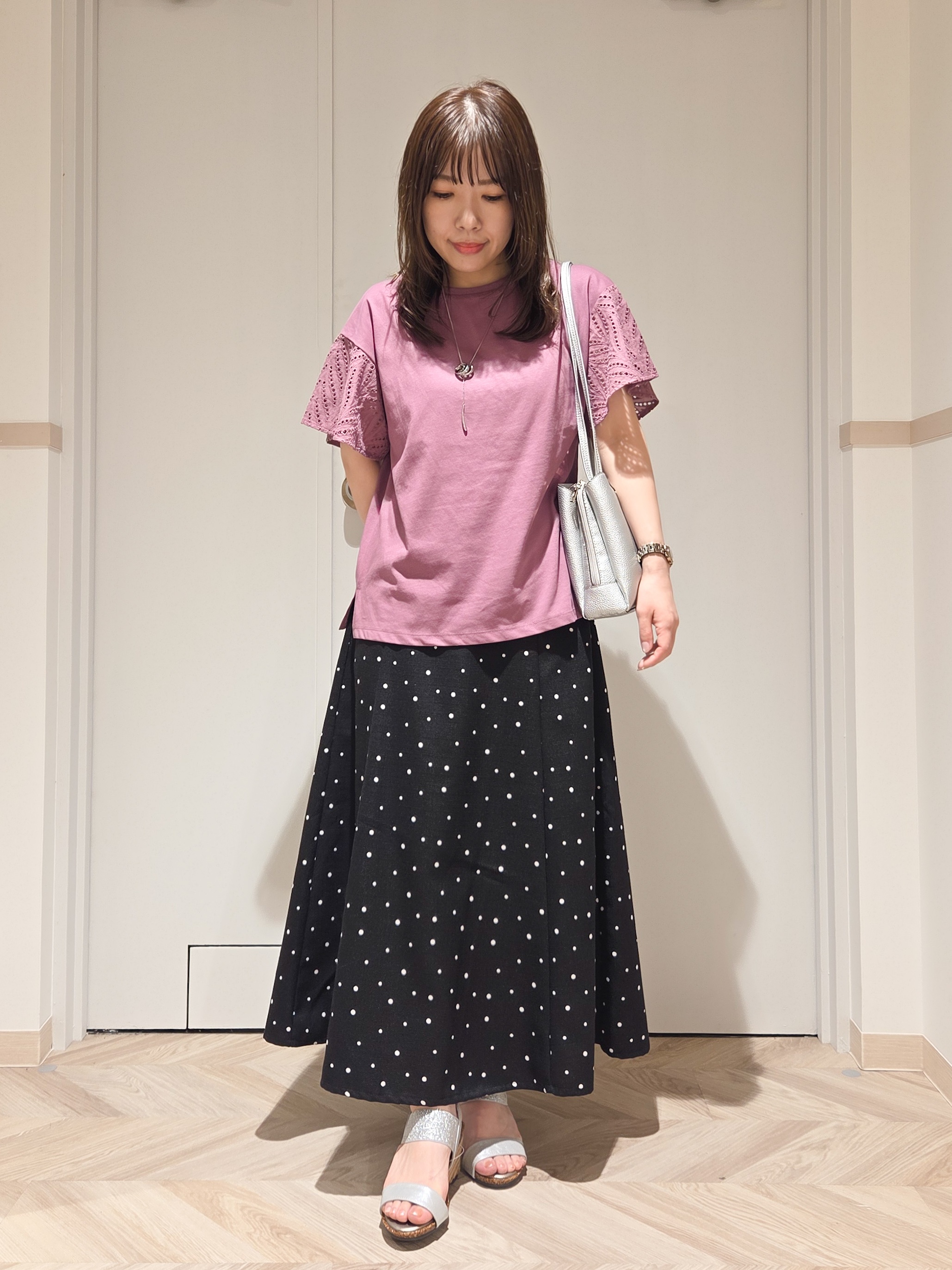TSUCHIYAさんの「SHOO･LA･RUE｜【汗じみ防止/ひんやり/S-LL】レースが華やか お袖フレアTシャツ」を使ったコーディネート