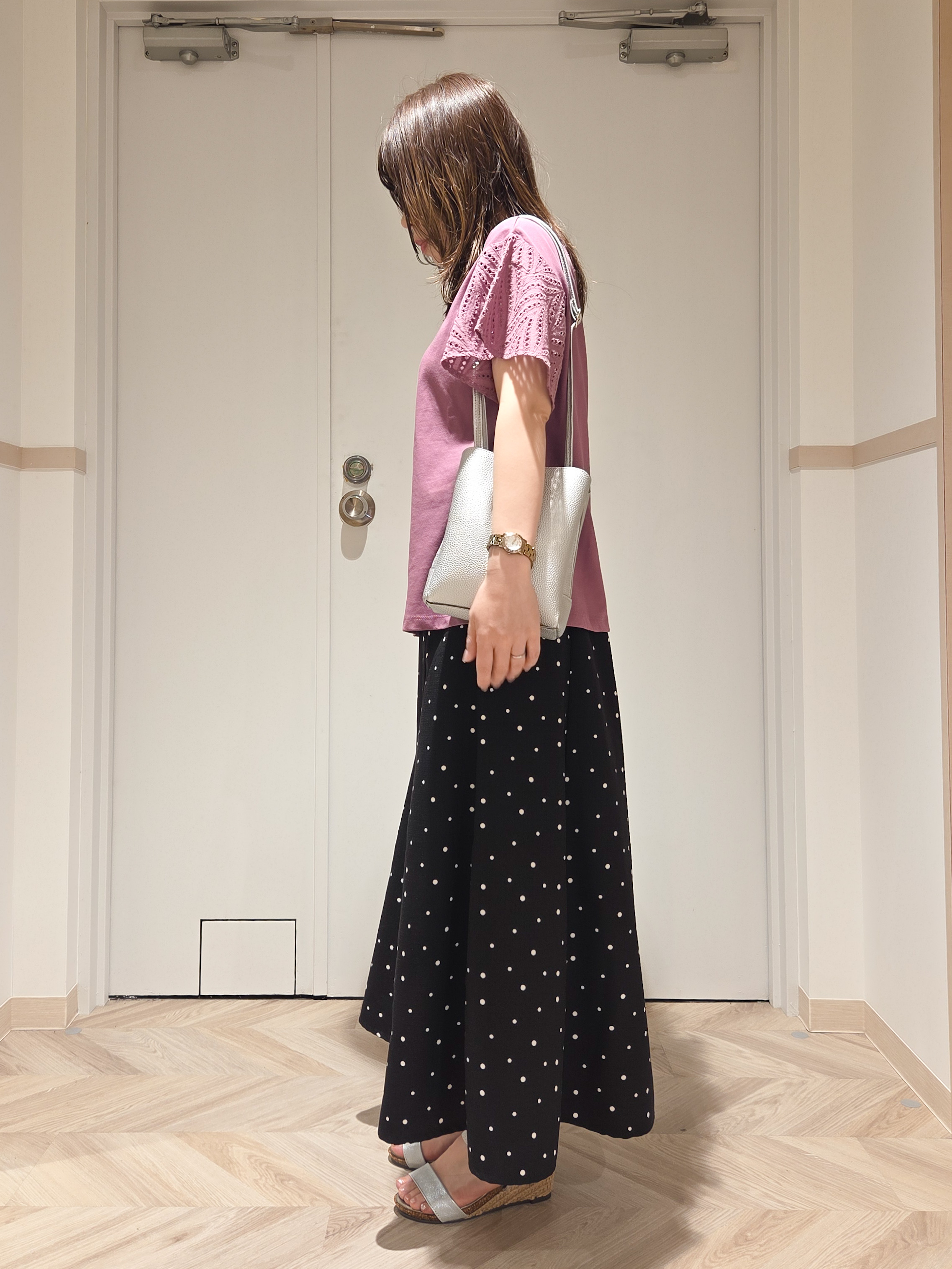 TSUCHIYAさんの「SHOO･LA･RUE｜【汗じみ防止/ひんやり/S-LL】レースが華やか お袖フレアTシャツ」を使ったコーディネート