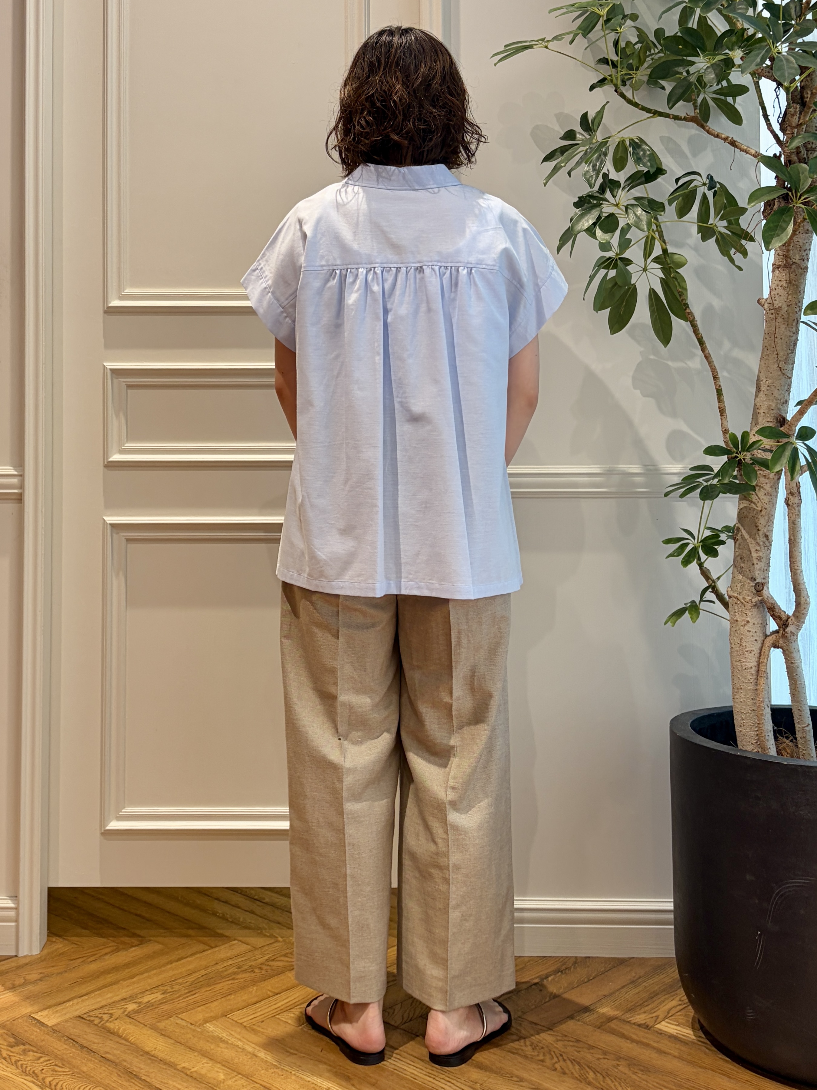 nakaoさんの「DRESSTERIOR｜【毎年人気/ウォッシャブル】バックフレアオックスシャツ」を使ったコーディネート
