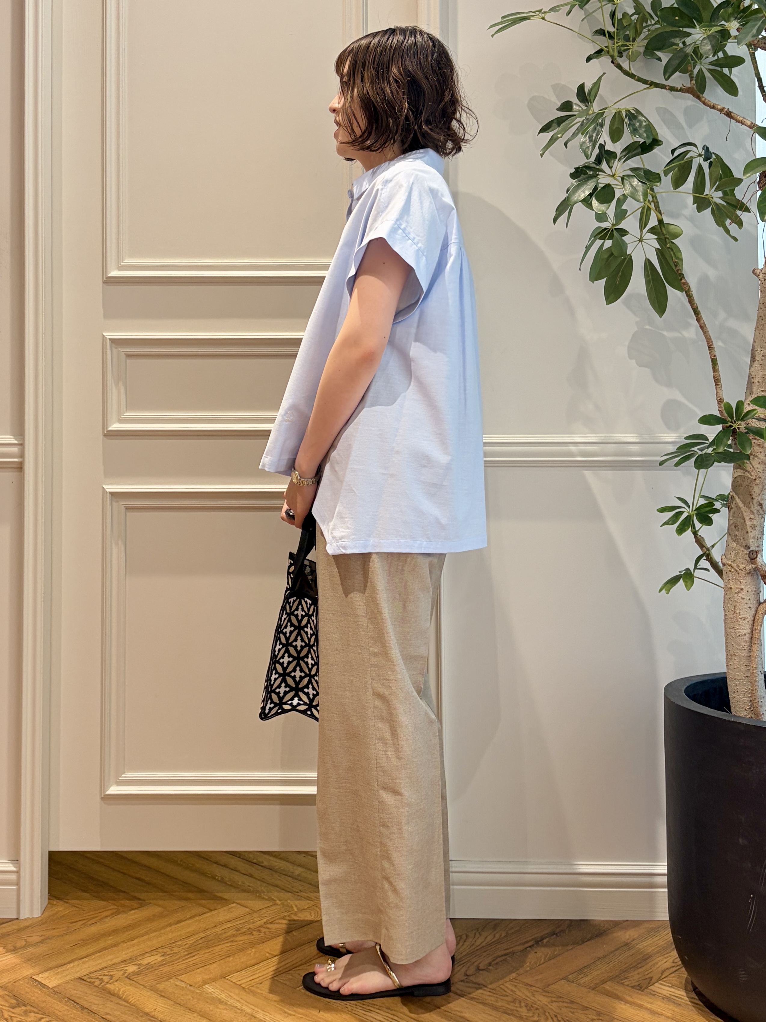 nakaoさんの「DRESSTERIOR｜【毎年人気/ウォッシャブル】バックフレアオックスシャツ」を使ったコーディネート