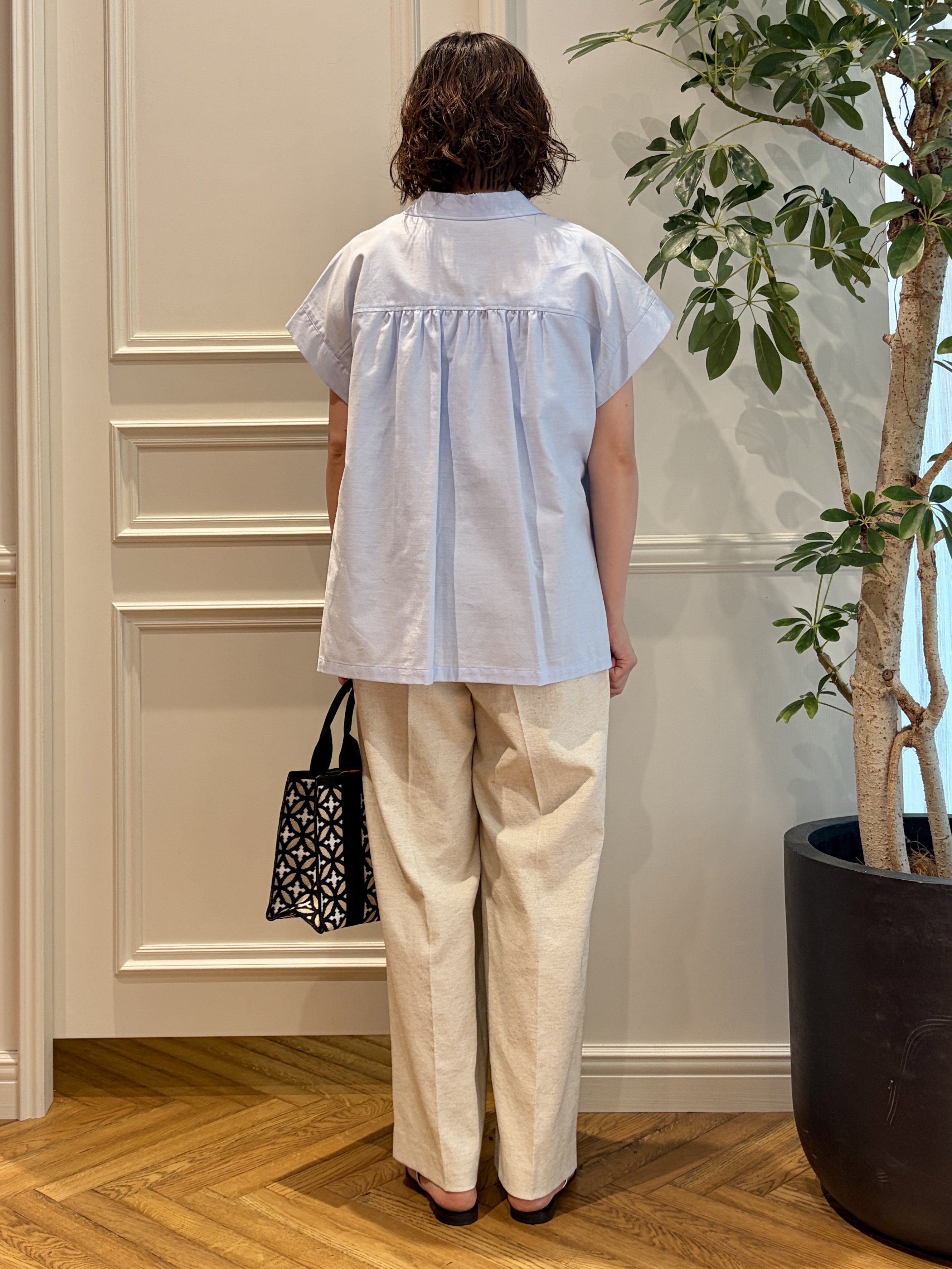 nakaoさんの「DRESSTERIOR｜【毎年人気/ウォッシャブル】バックフレアオックスシャツ」を使ったコーディネート