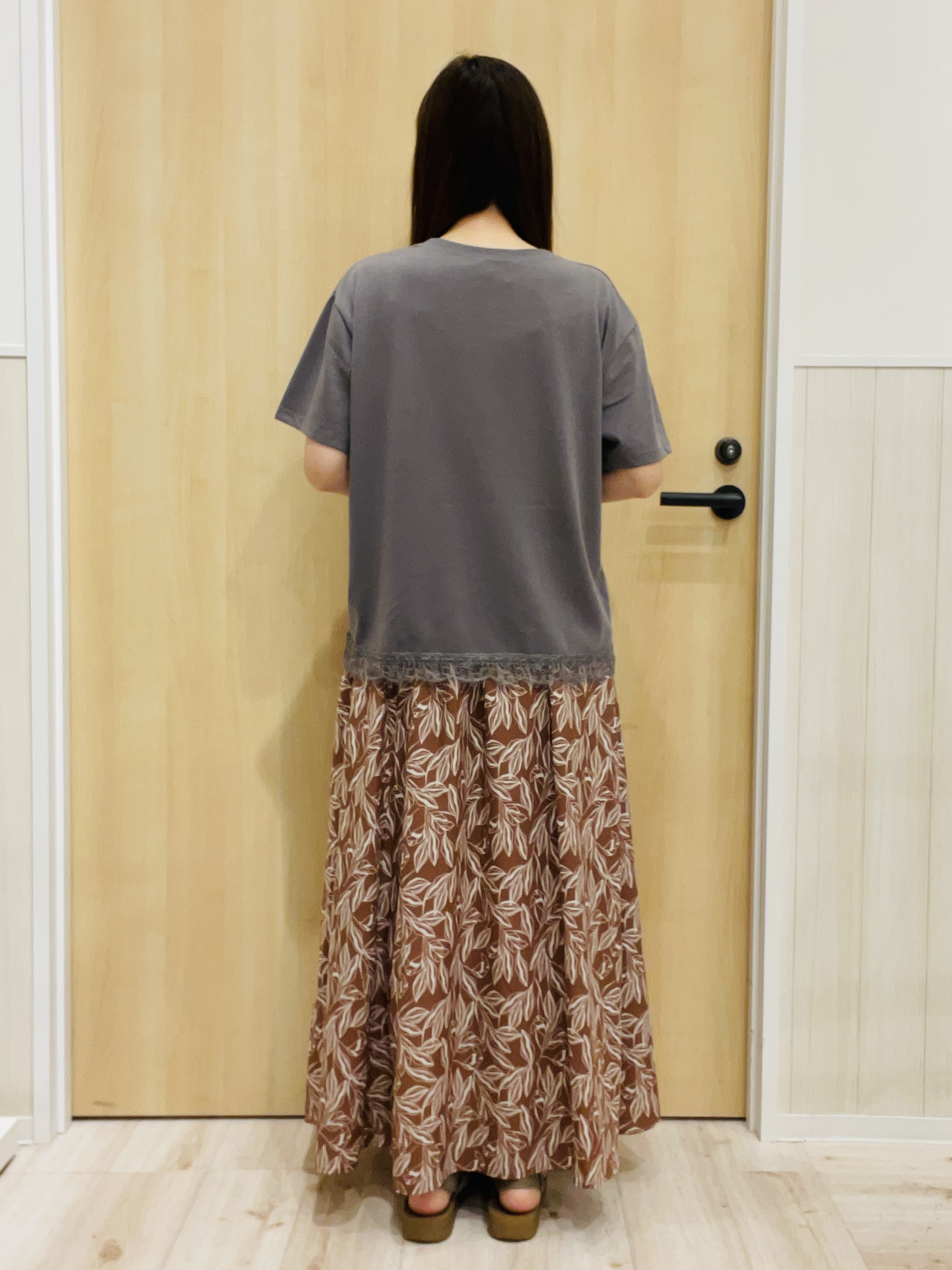 minamiさんの「SHOO･LA･RUE｜【着丈選べる/洗濯機可】外せるウエストリボン付き 主役になるフレアスカート」を使ったコーディネート