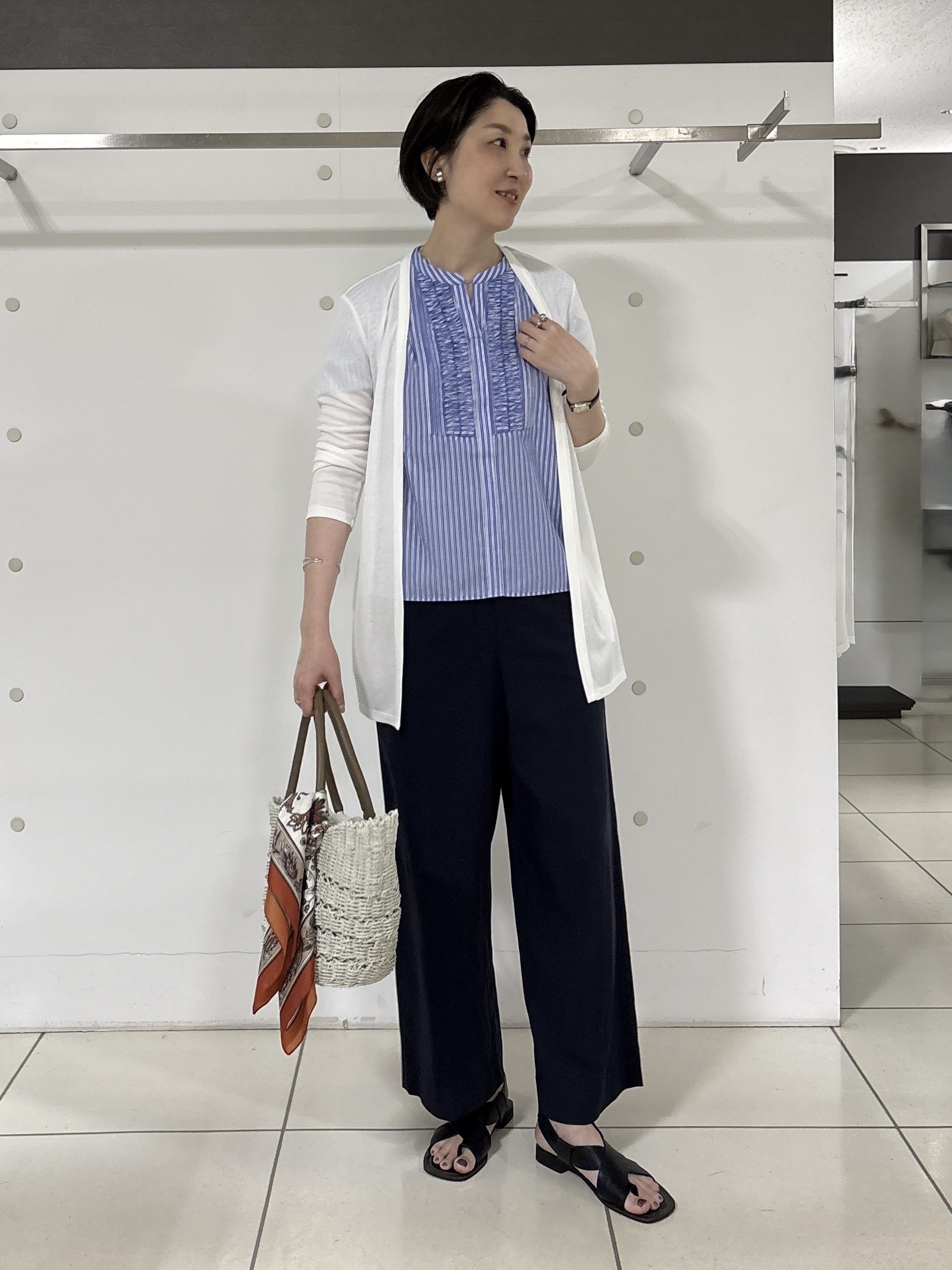 yuriさんの「INDIVI｜【UVケア／吸汗速乾／着映え】フリルピンタックブラウス」を使ったコーディネート