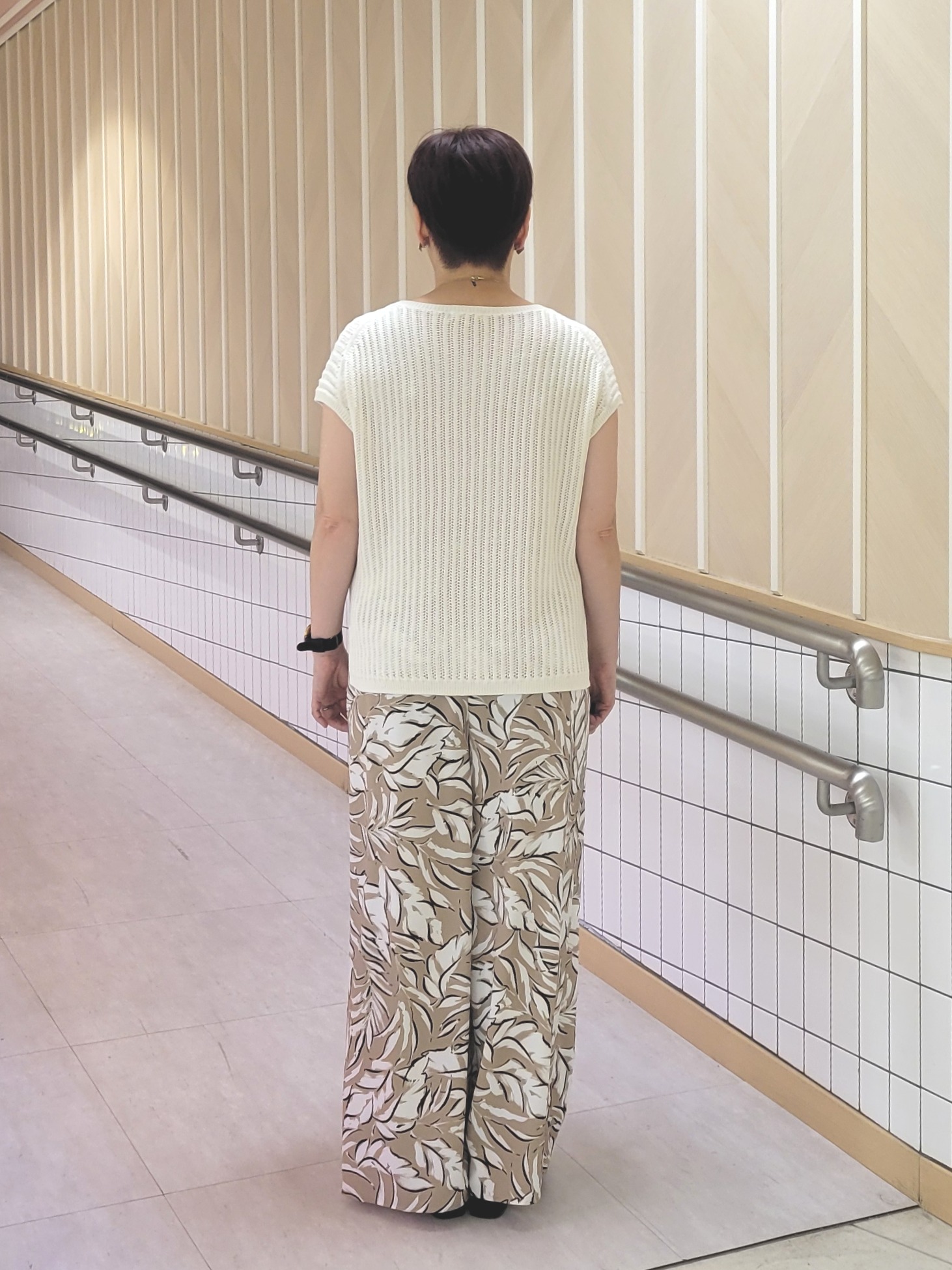 tomoさんの「COUP DE CHANCE｜【手洗い可】透かしノースリーブニット」を使ったコーディネート