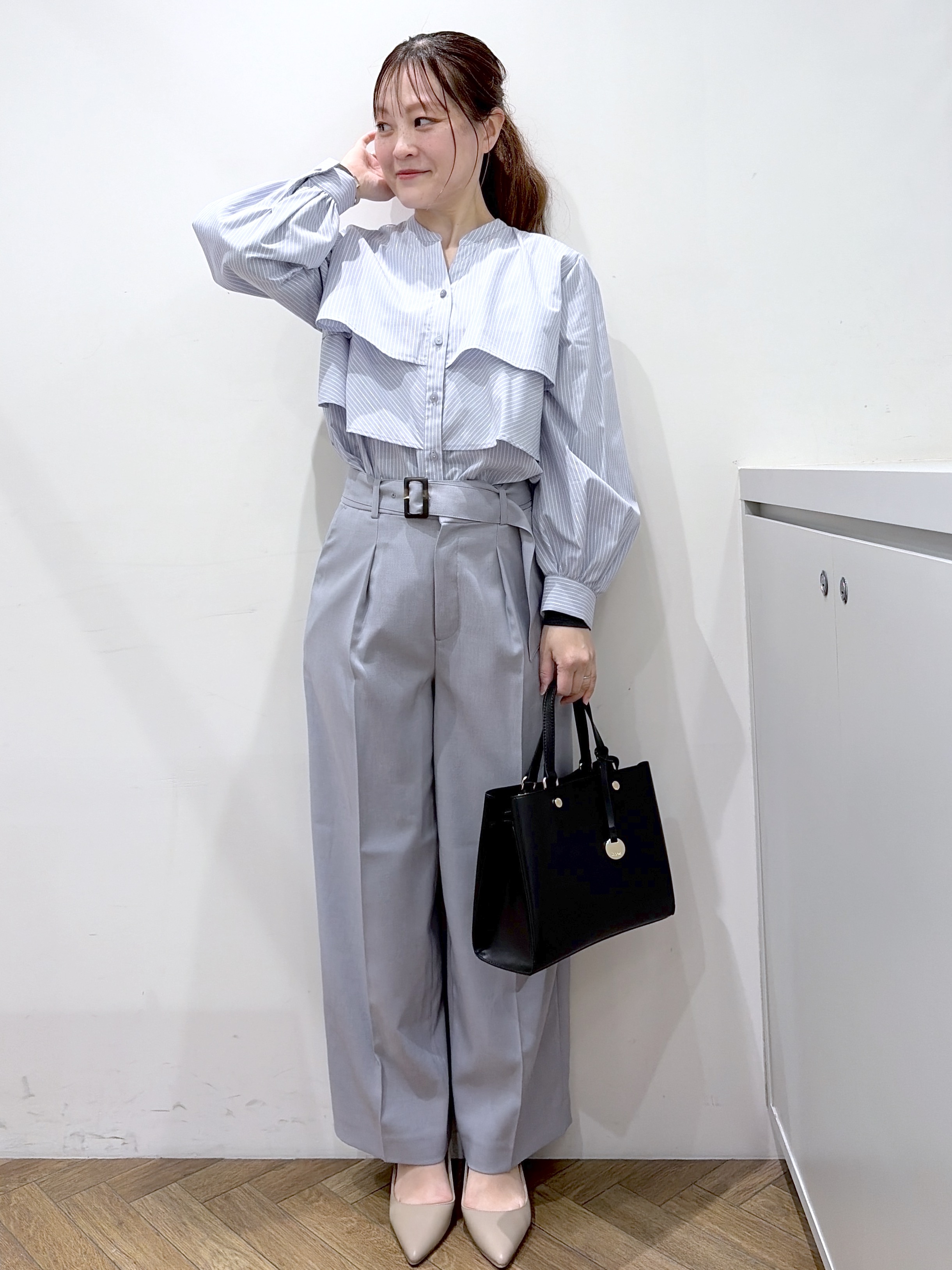 Junさんの「index｜フリルキーネックシャツ【洗濯機OK／イージーアイロン／防シワ】《XS～LL／7col》」を使ったコーディネート