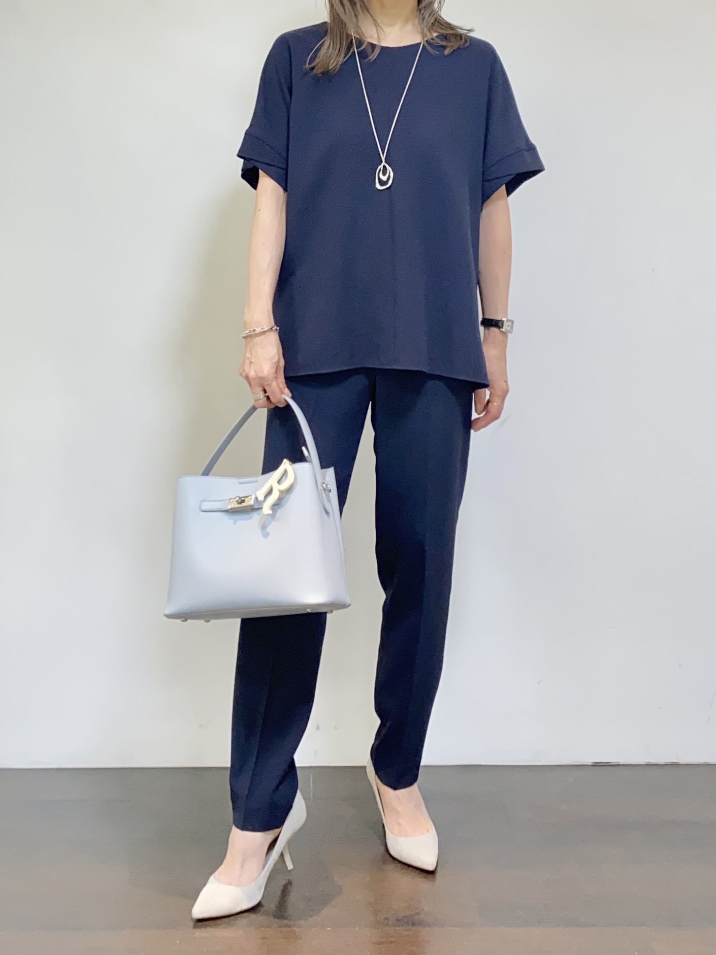 tomoさんの「UNTITLED｜【前後2WAY/はっ水/セットアップ可】リラクシーフレンチスリーブブラウス」を使ったコーディネート