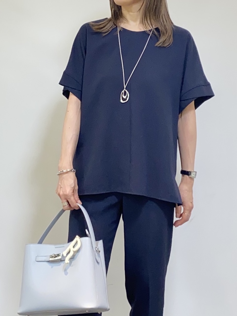 tomoさんの「UNTITLED｜【前後2WAY/はっ水/セットアップ可】リラクシーフレンチスリーブブラウス」を使ったコーディネート