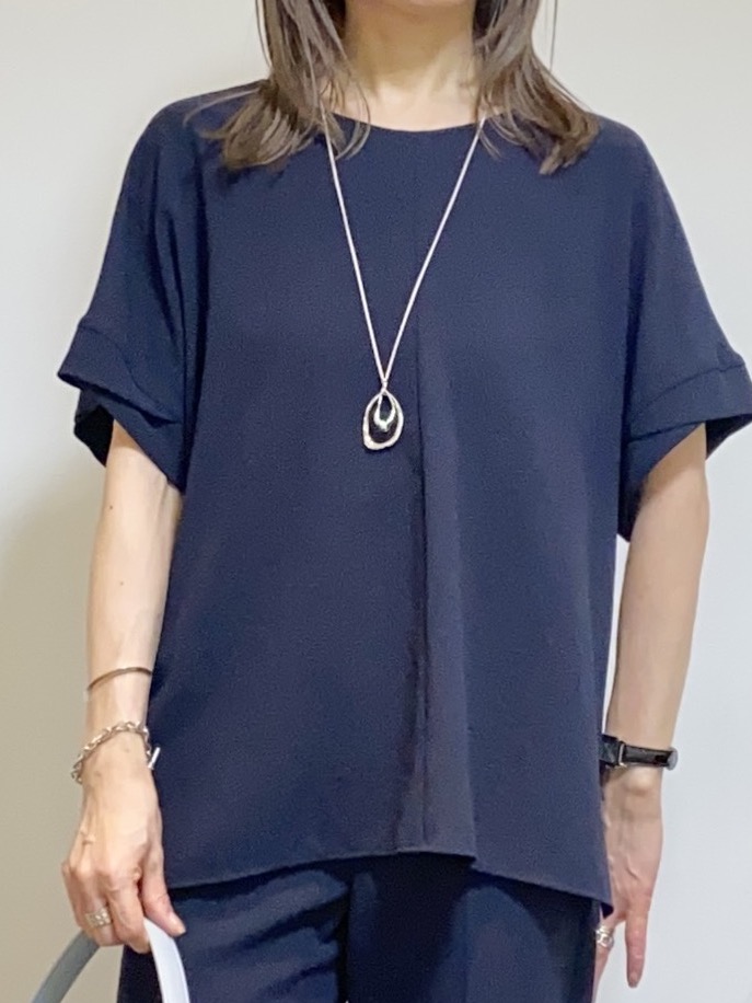 tomoさんの「UNTITLED｜【前後2WAY/はっ水/セットアップ可】リラクシーフレンチスリーブブラウス」を使ったコーディネート