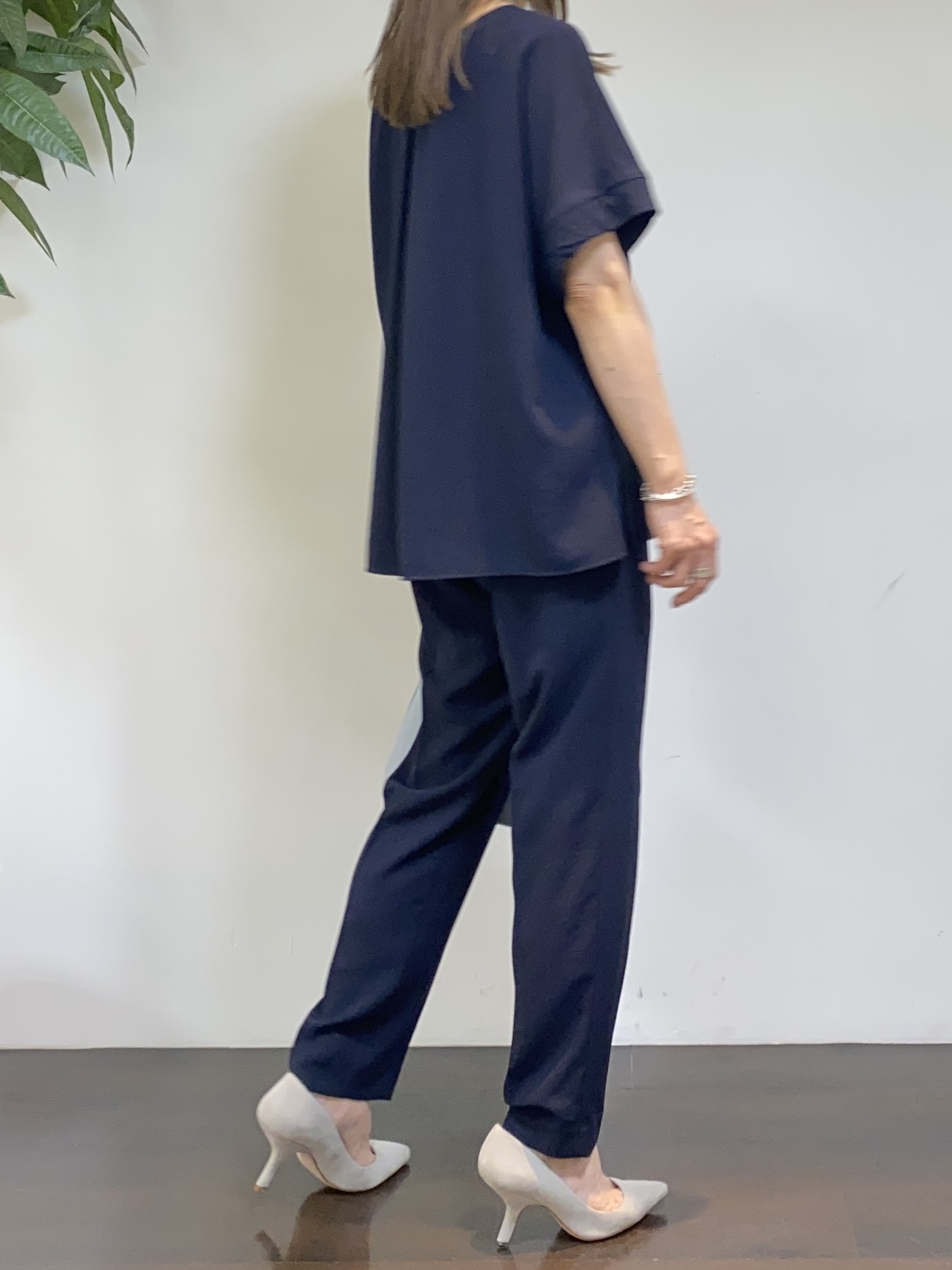 tomoさんの「UNTITLED｜【前後2WAY/はっ水/セットアップ可】リラクシーフレンチスリーブブラウス」を使ったコーディネート
