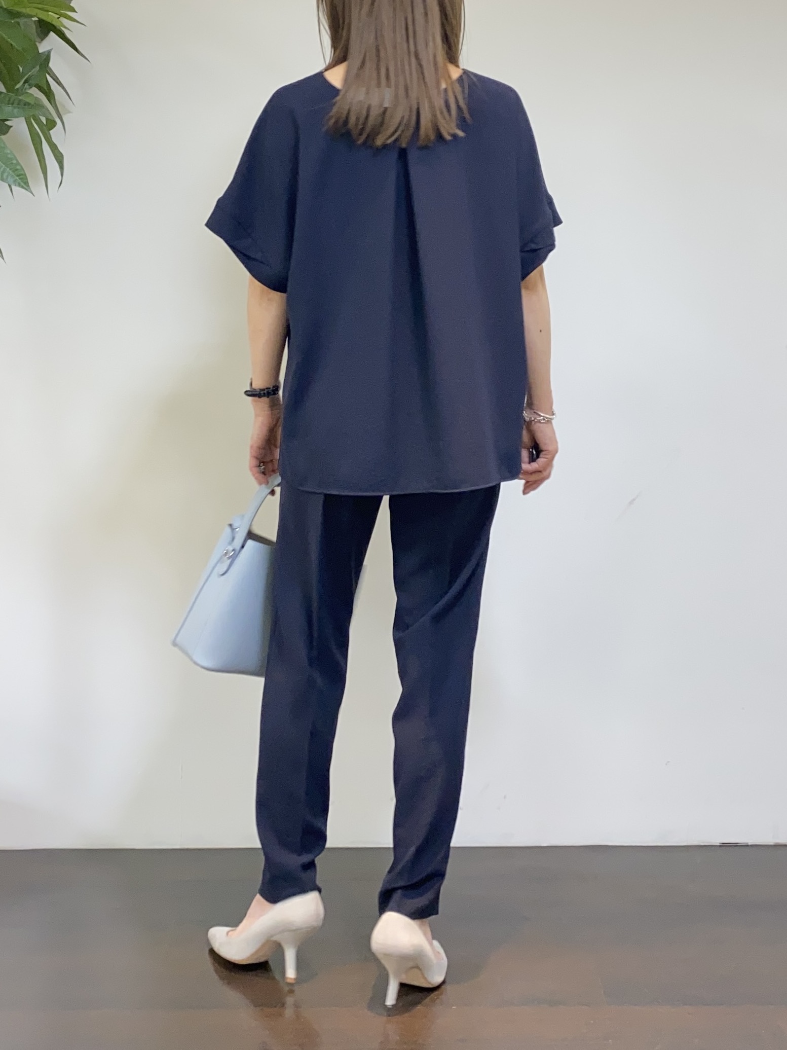 tomoさんの「UNTITLED｜【前後2WAY/はっ水/セットアップ可】リラクシーフレンチスリーブブラウス」を使ったコーディネート