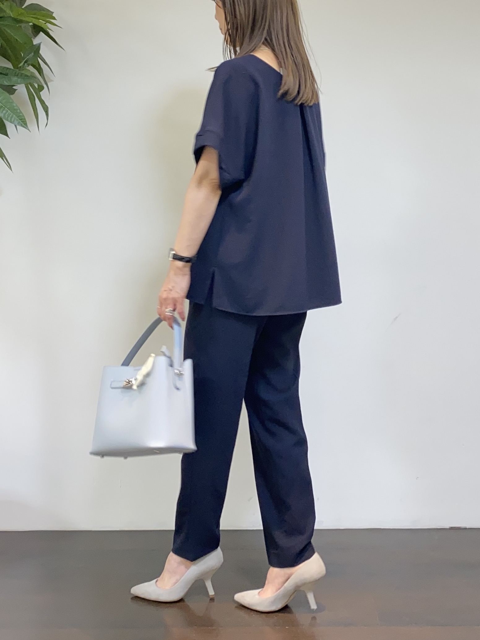 tomoさんの「UNTITLED｜【前後2WAY/はっ水/セットアップ可】リラクシーフレンチスリーブブラウス」を使ったコーディネート