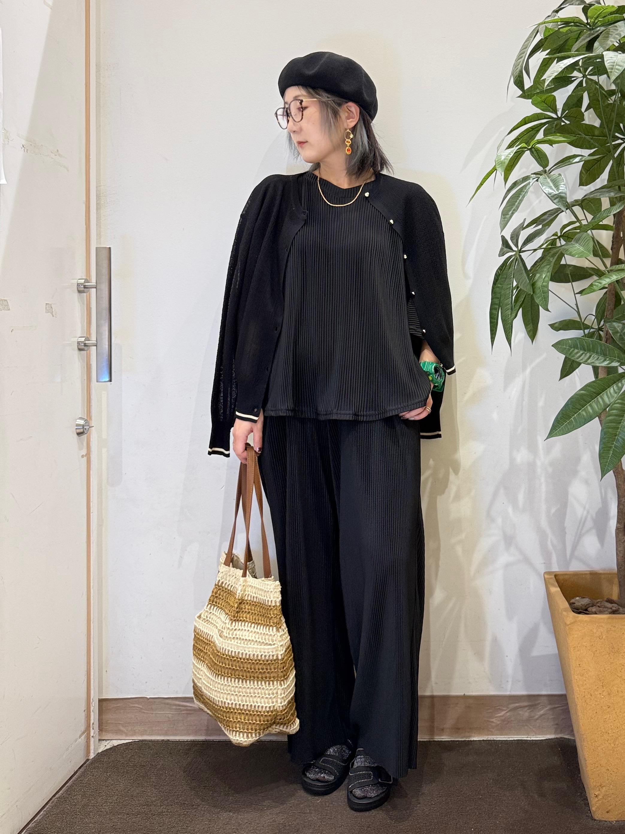 misakiさんの「SHOO･LA･RUE｜【S-LL/洗濯機可】さらっとタッチ ほんのりシアーカーディガン」を使ったコーディネート