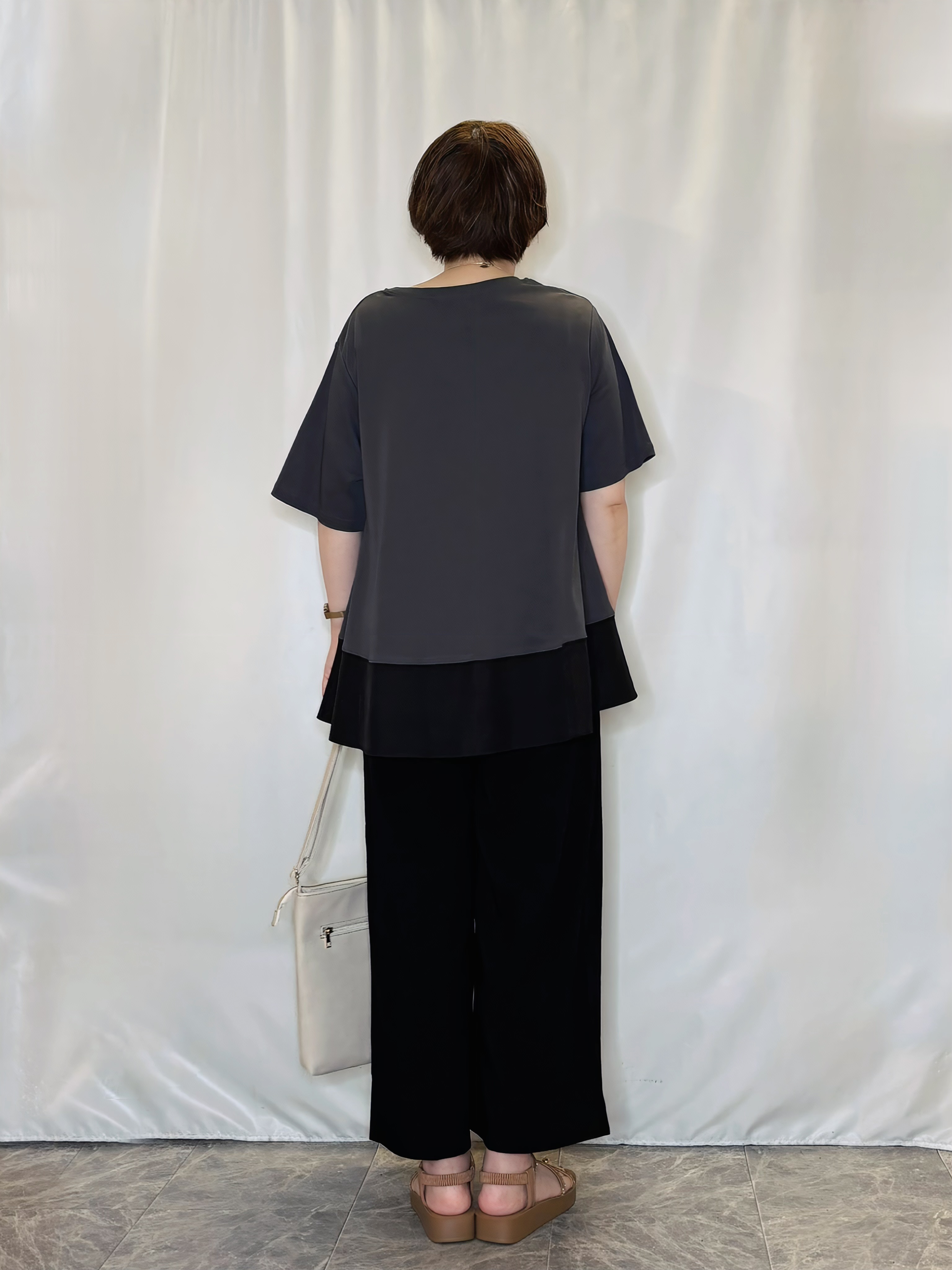たみさんの「SHOO･LA･RUE｜【ひんやり/UV/抗菌防臭】体型カバーも叶う 裾切り替えAライントップス」を使ったコーディネート
