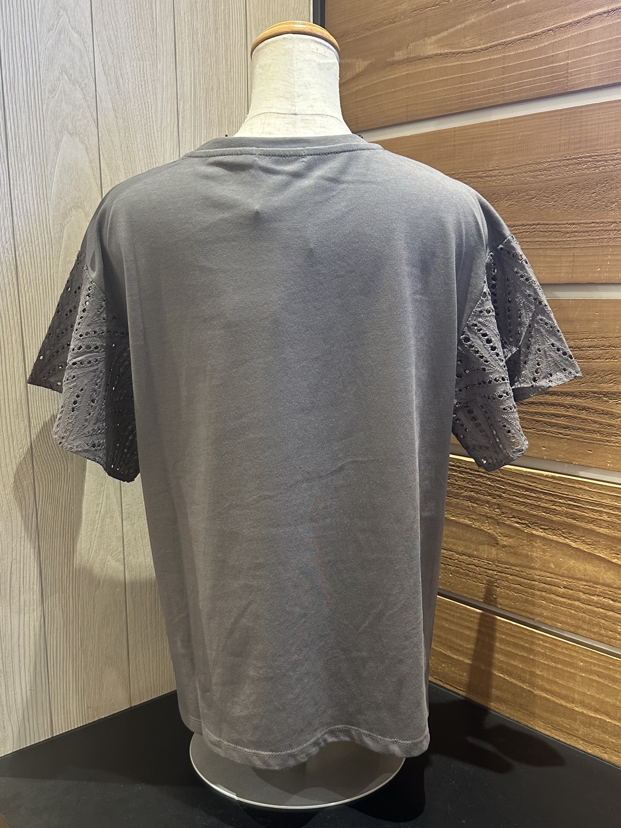 まりやんさんの「SHOO･LA･RUE｜【汗じみ防止/ひんやり/S-LL】レースが華やか お袖フレアTシャツ」を使ったコーディネート