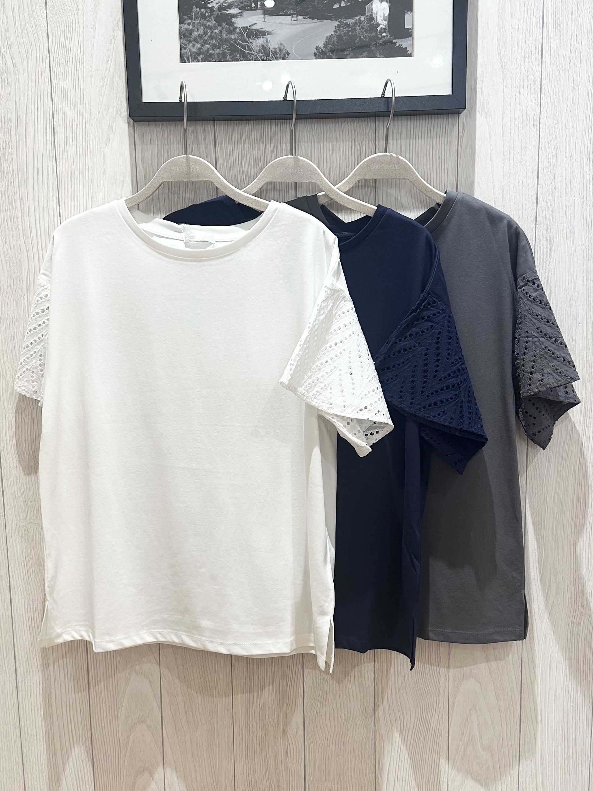 まりやんさんの「SHOO･LA･RUE｜【汗じみ防止/ひんやり/S-LL】レースが華やか お袖フレアTシャツ」を使ったコーディネート