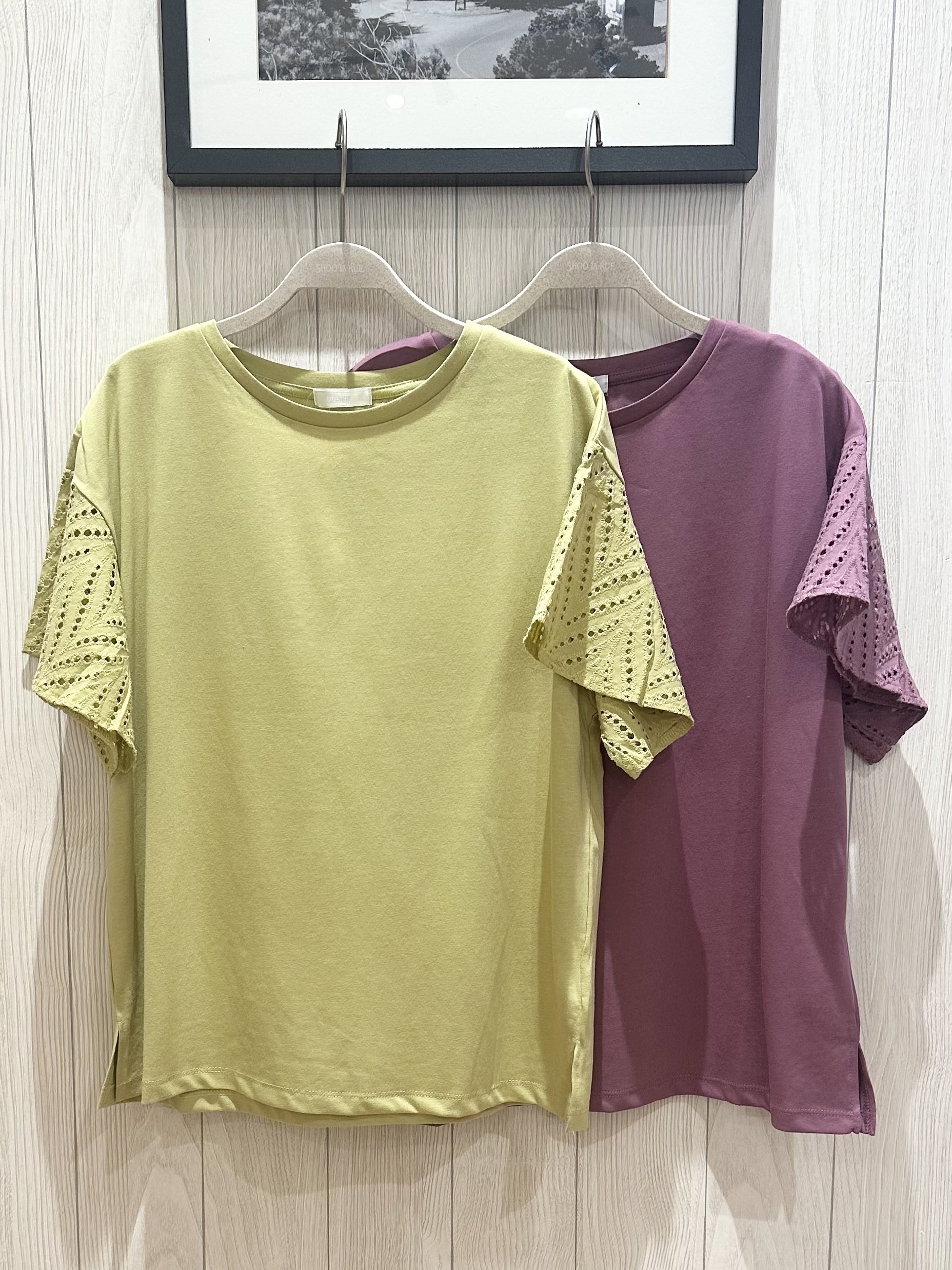まりやんさんの「SHOO･LA･RUE｜【汗じみ防止/ひんやり/S-LL】レースが華やか お袖フレアTシャツ」を使ったコーディネート
