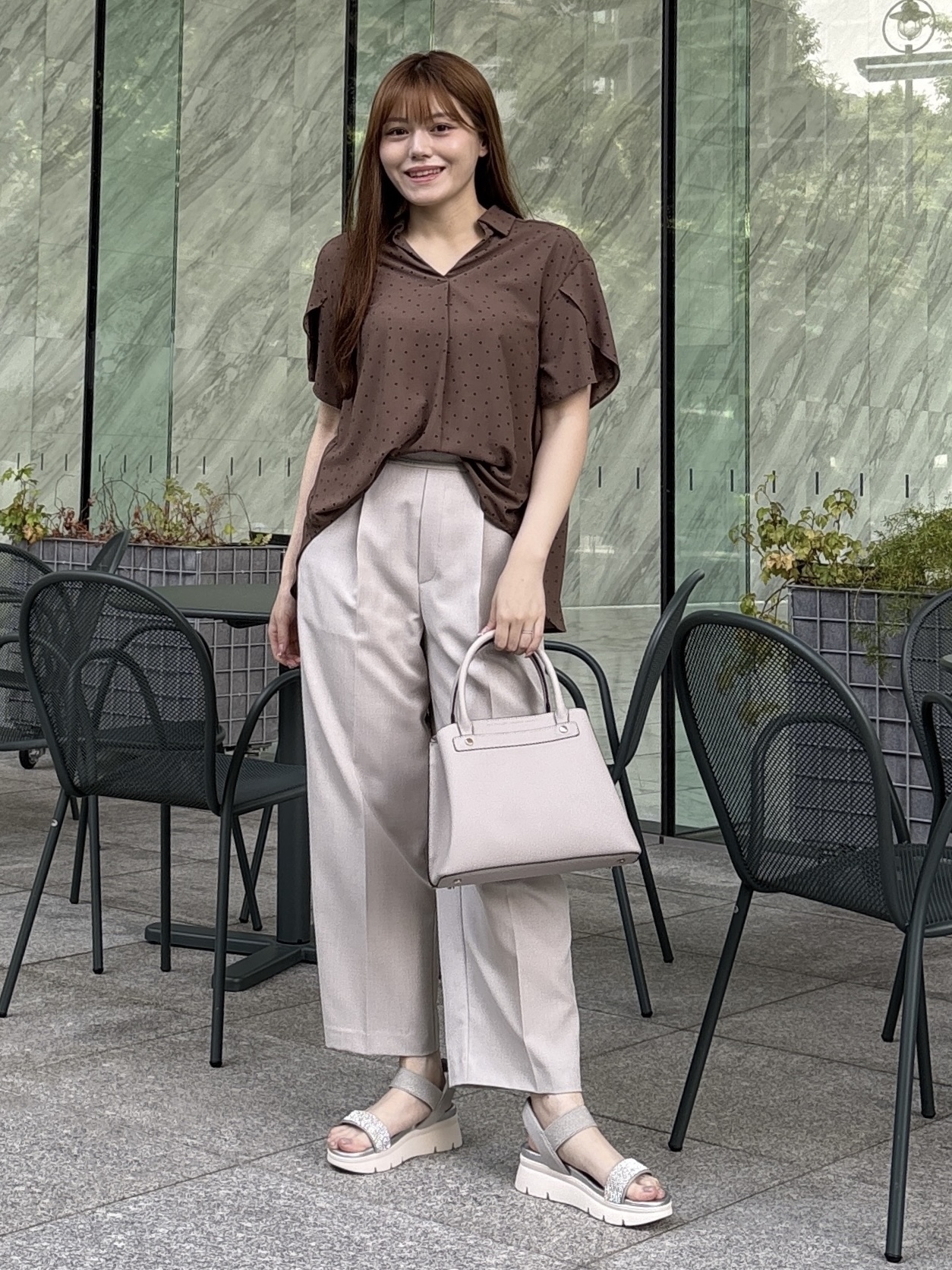 sayaさんの「grove｜【洗濯機◎】さらっと着映える、バックデザインブラウス」を使ったコーディネート