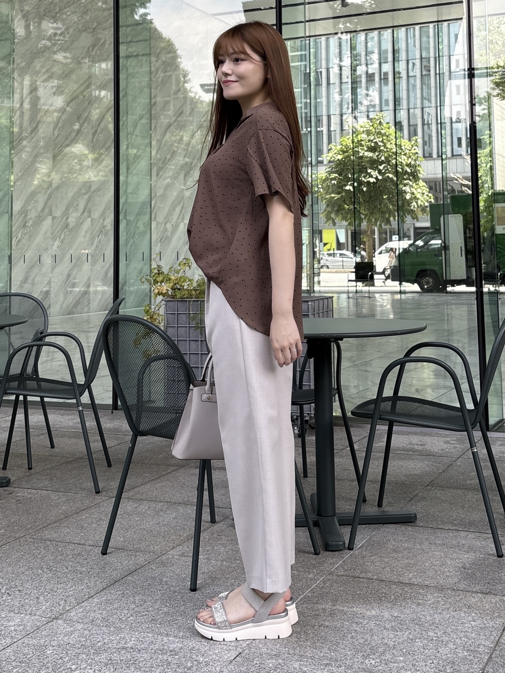 sayaさんの「grove｜【洗濯機◎】さらっと着映える、バックデザインブラウス」を使ったコーディネート